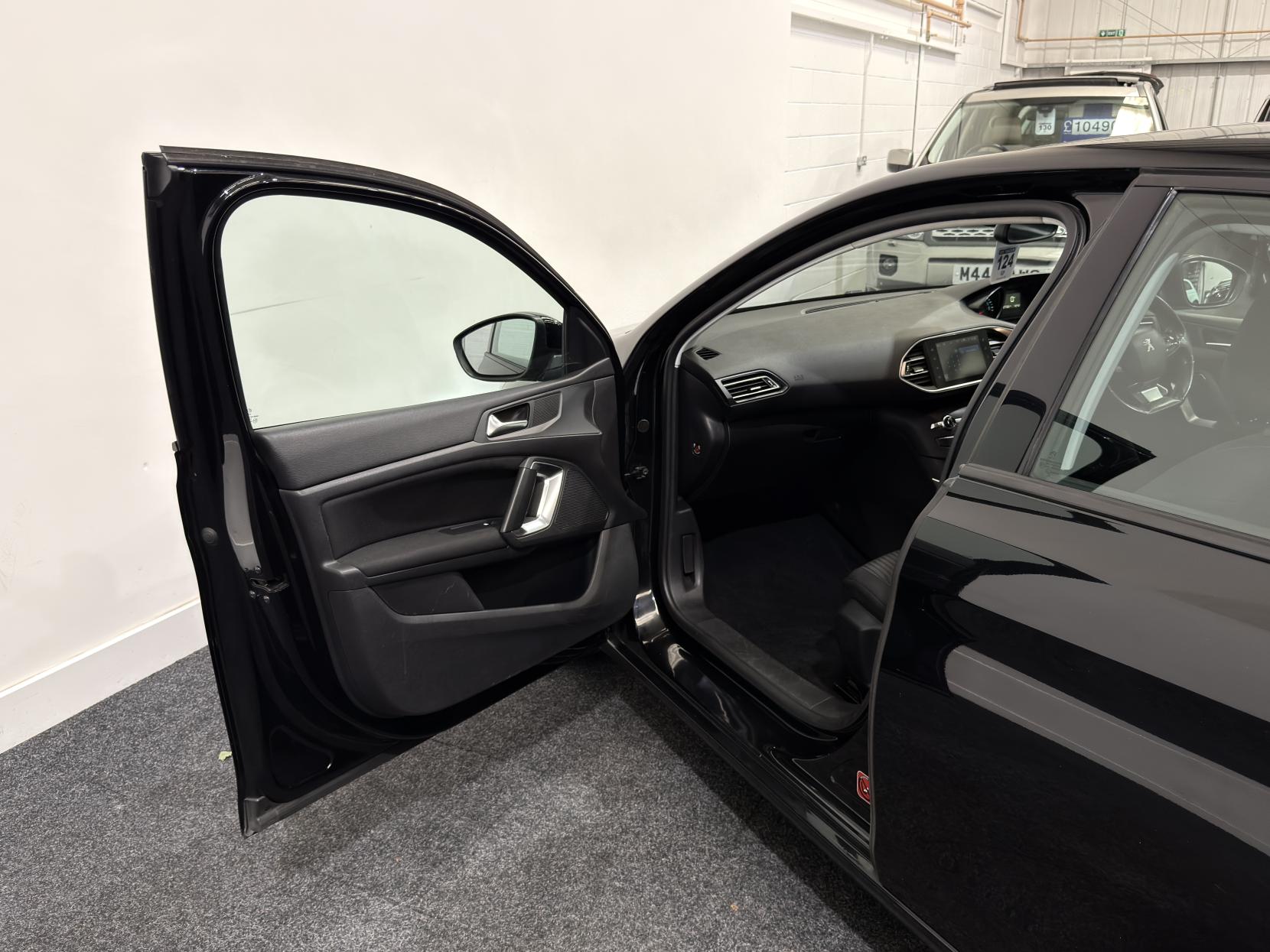 Peugeot 308 1.6 HDi Active Hatchback 5dr Diesel Manual Euro 5 (92 ps)