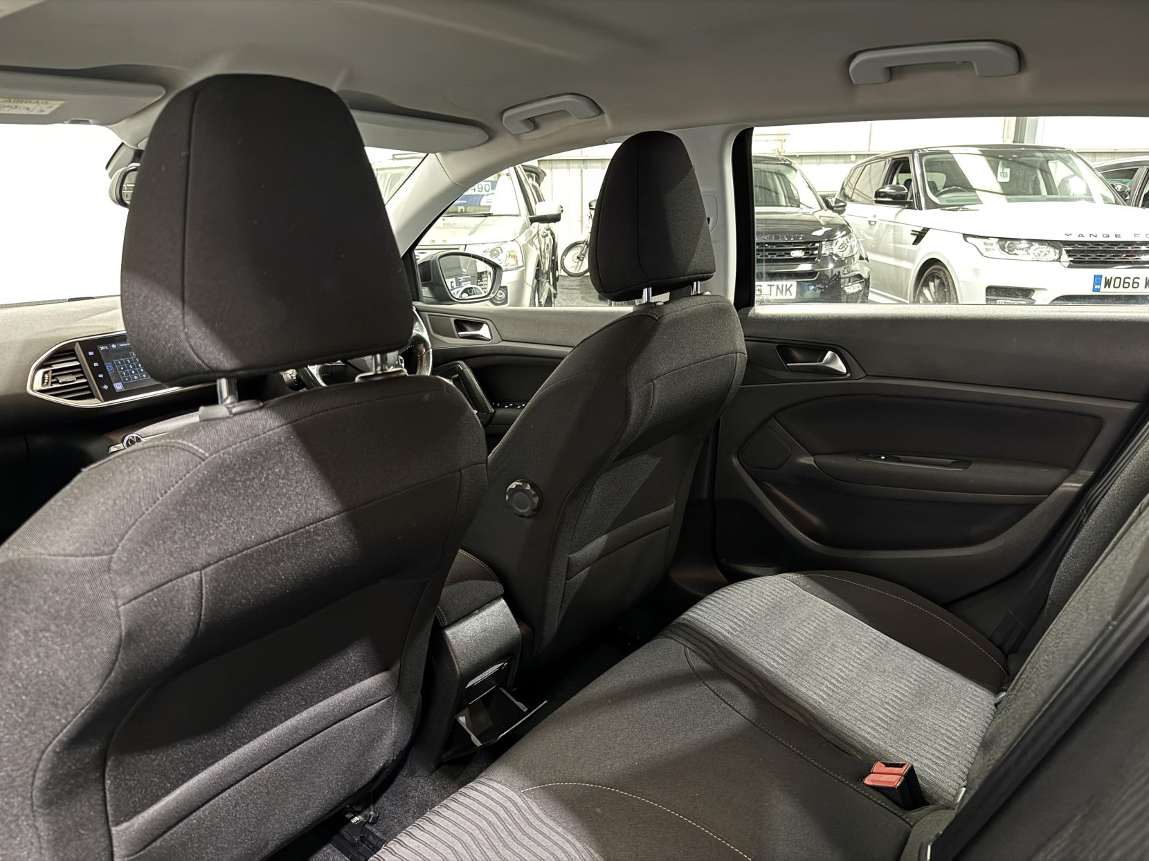 Peugeot 308 1.6 HDi Active Hatchback 5dr Diesel Manual Euro 5 (92 ps)