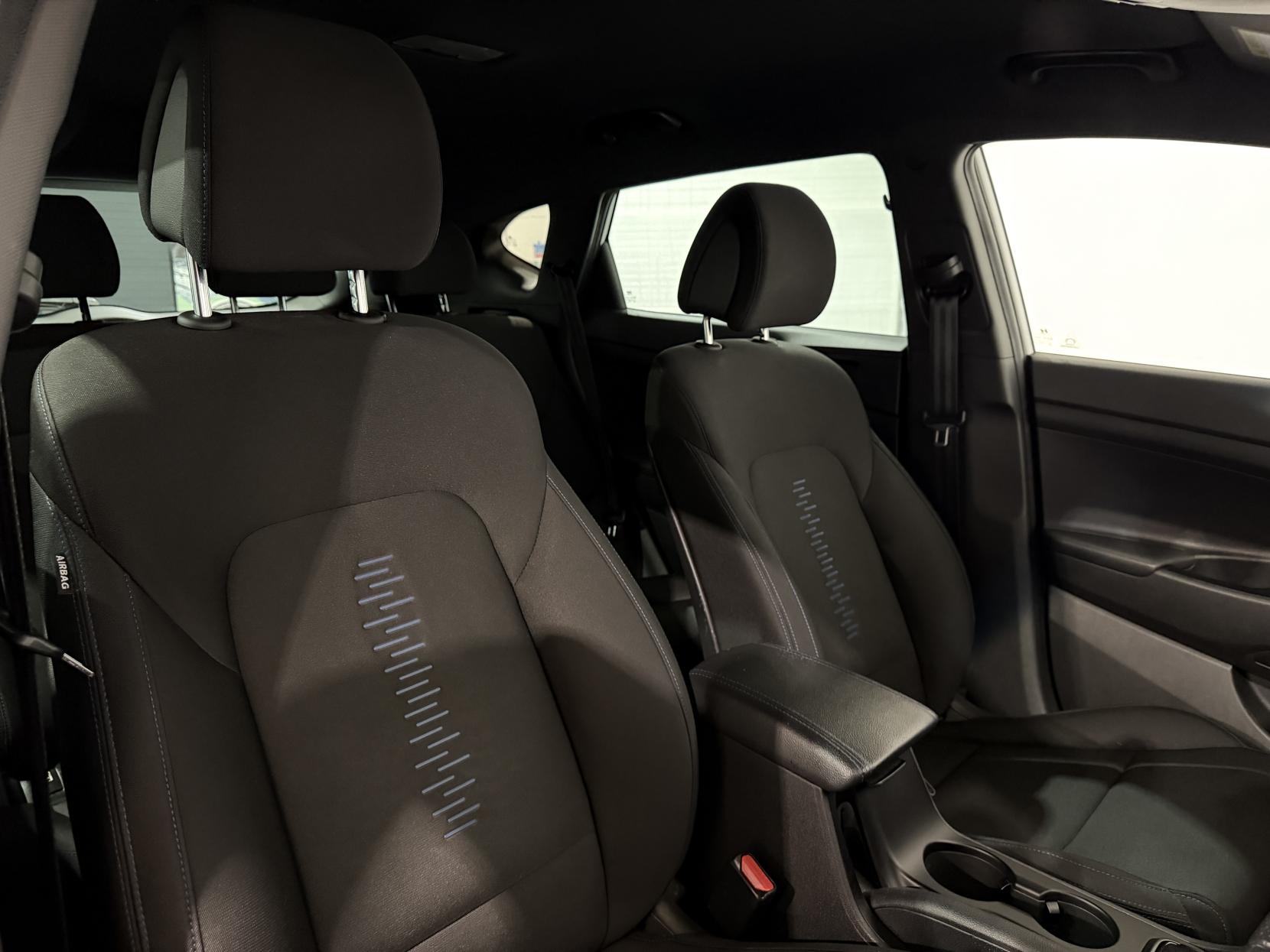 Hyundai TUCSON 1.7 CRDi Blue Drive GO! SE SUV 5dr Diesel DCT Euro 6 (s/s) (141 ps)