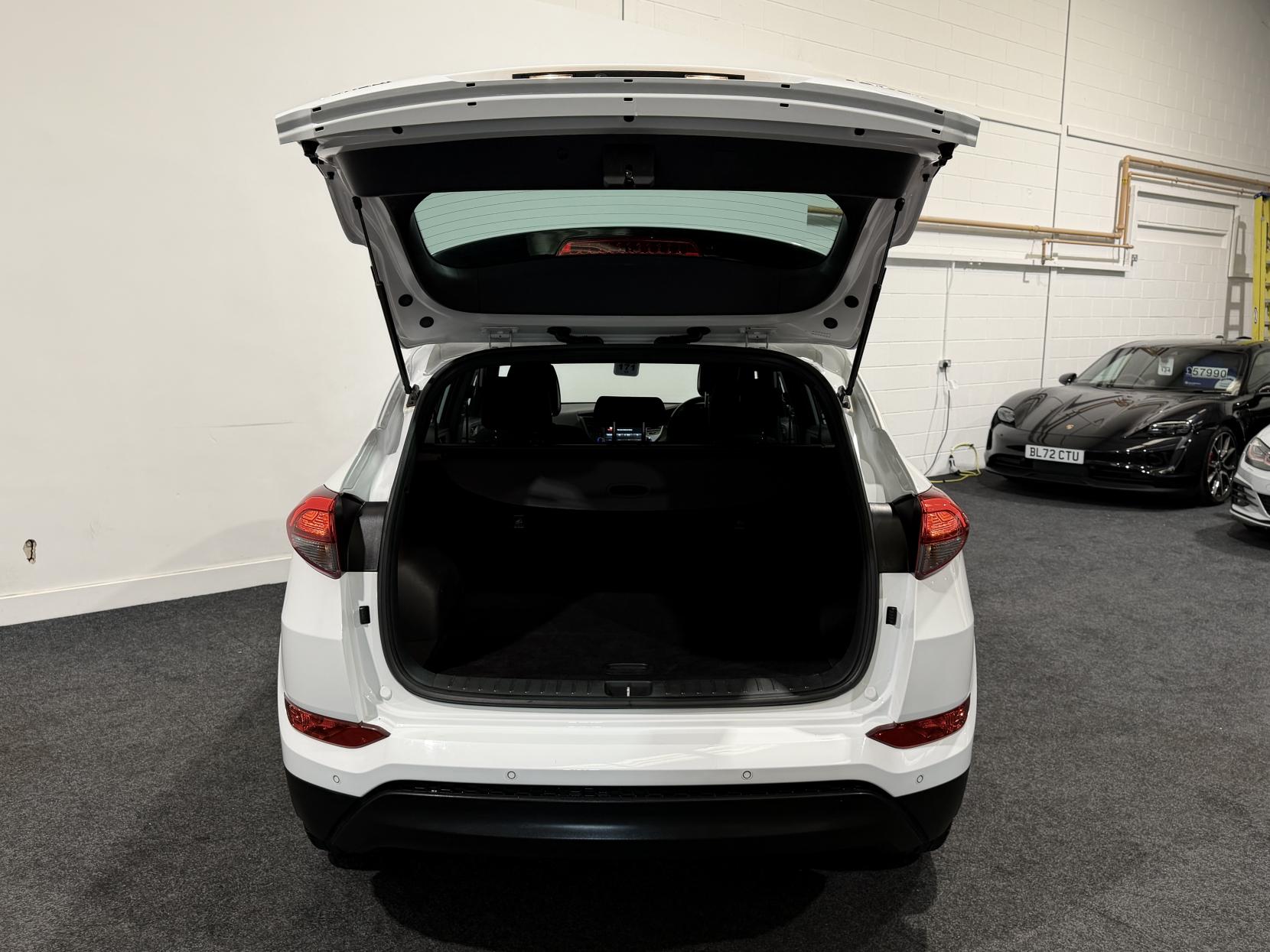 Hyundai TUCSON 1.7 CRDi Blue Drive GO! SE SUV 5dr Diesel DCT Euro 6 (s/s) (141 ps)