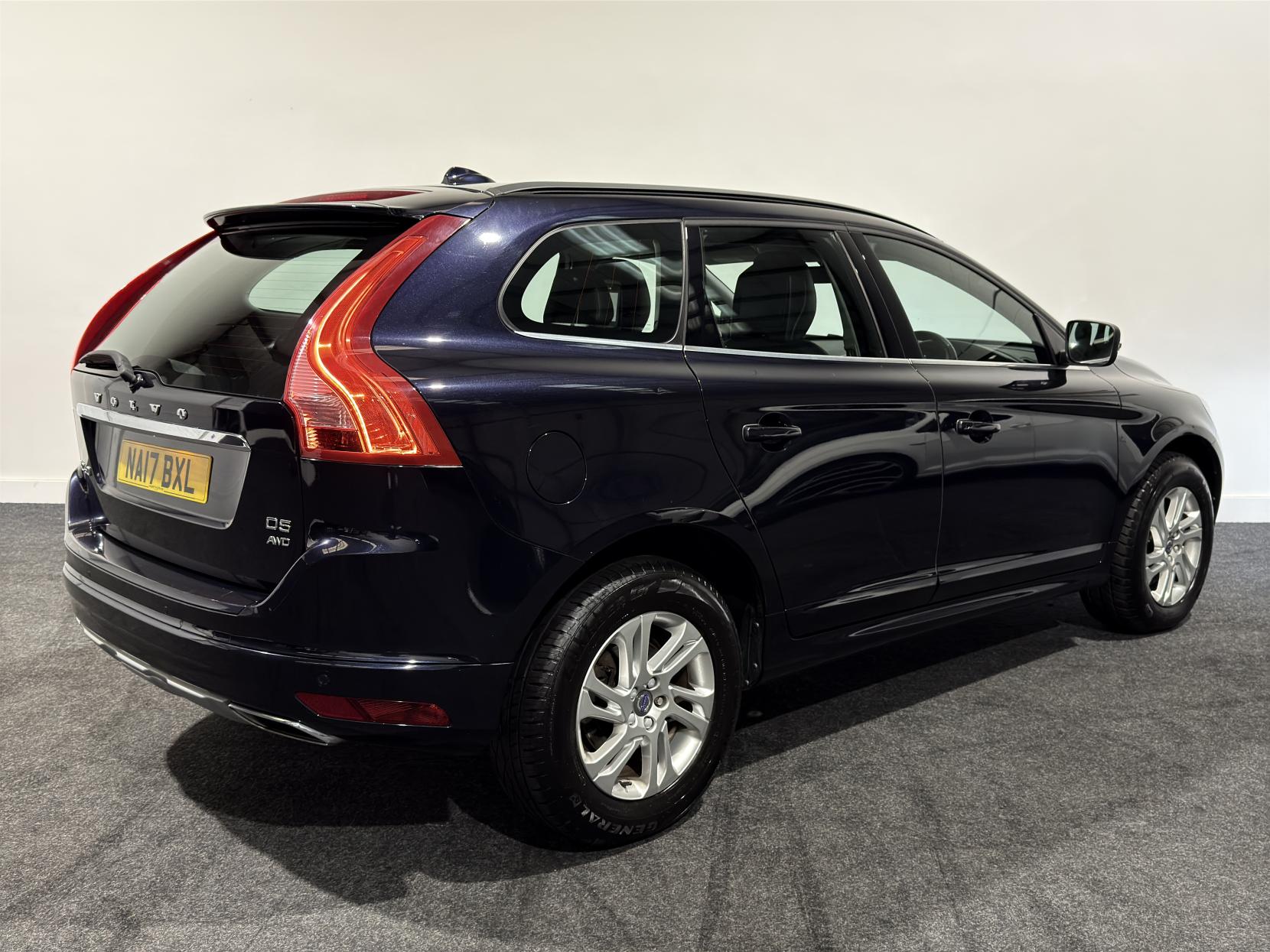 Volvo XC60 2.4 D5 SE Nav SUV 5dr Diesel Manual AWD Euro 6 (s/s) (220 ps)