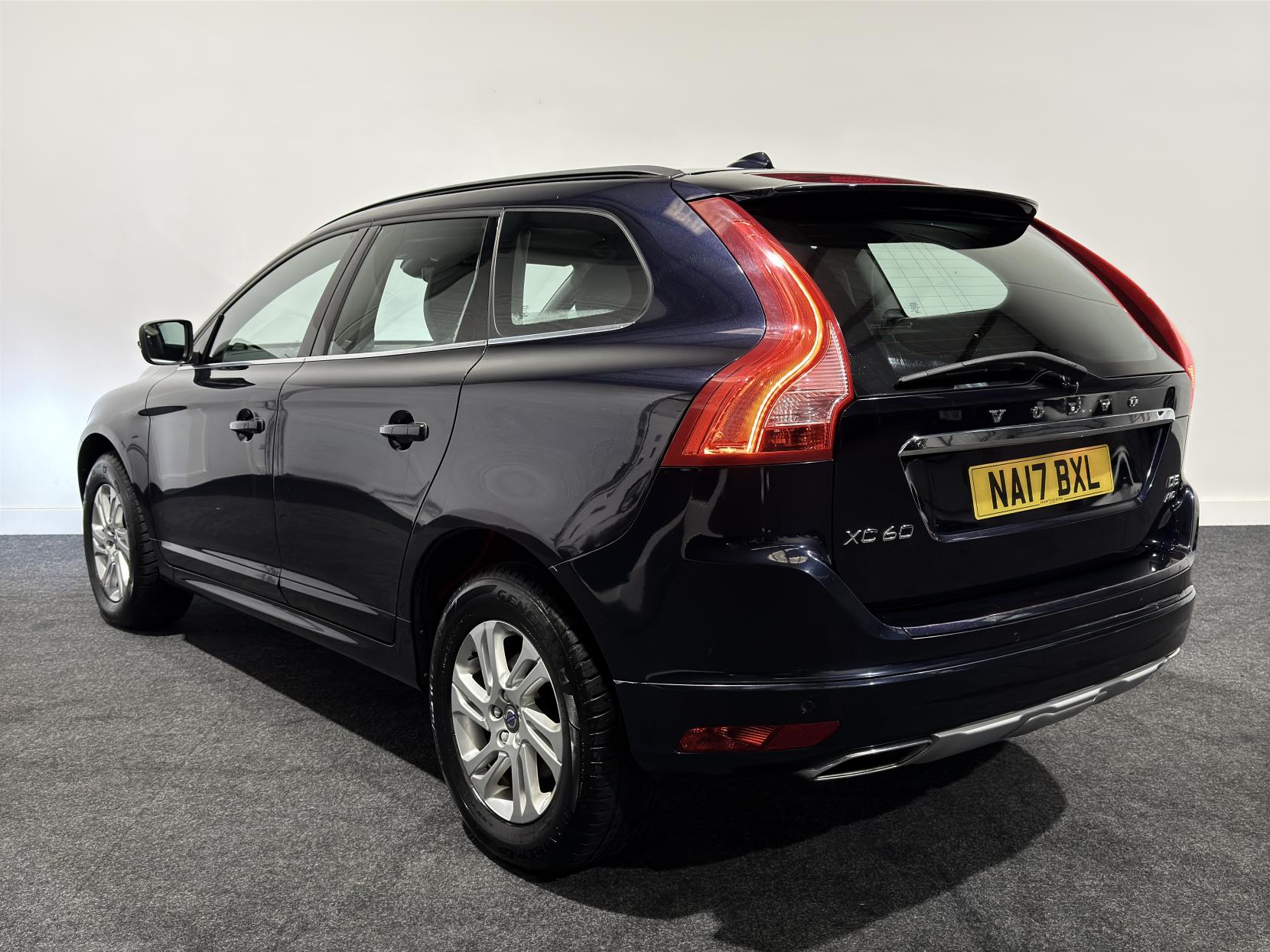 Volvo XC60 2.4 D5 SE Nav SUV 5dr Diesel Manual AWD Euro 6 (s/s) (220 ps)