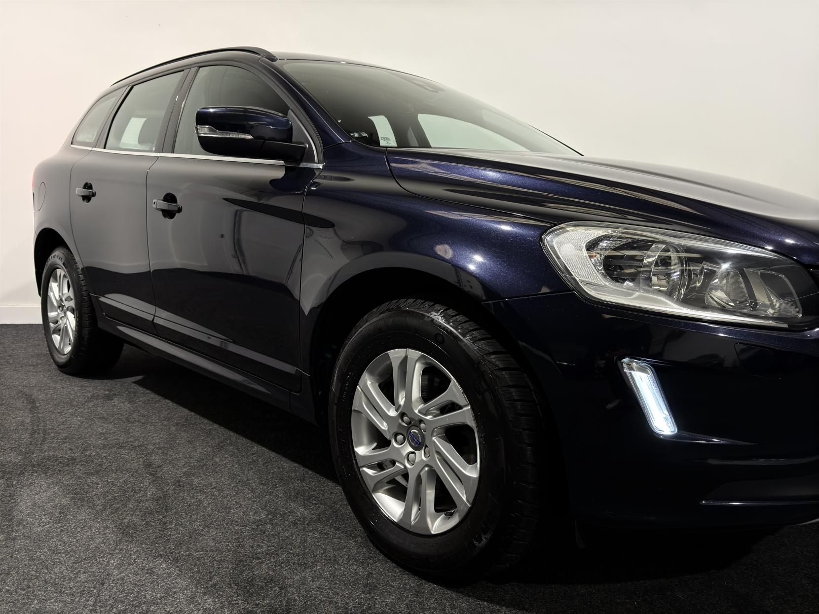 Volvo XC60 2.4 D5 SE Nav SUV 5dr Diesel Manual AWD Euro 6 (s/s) (220 ps)