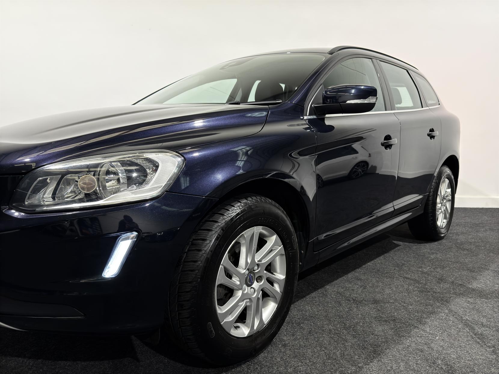 Volvo XC60 2.4 D5 SE Nav SUV 5dr Diesel Manual AWD Euro 6 (s/s) (220 ps)