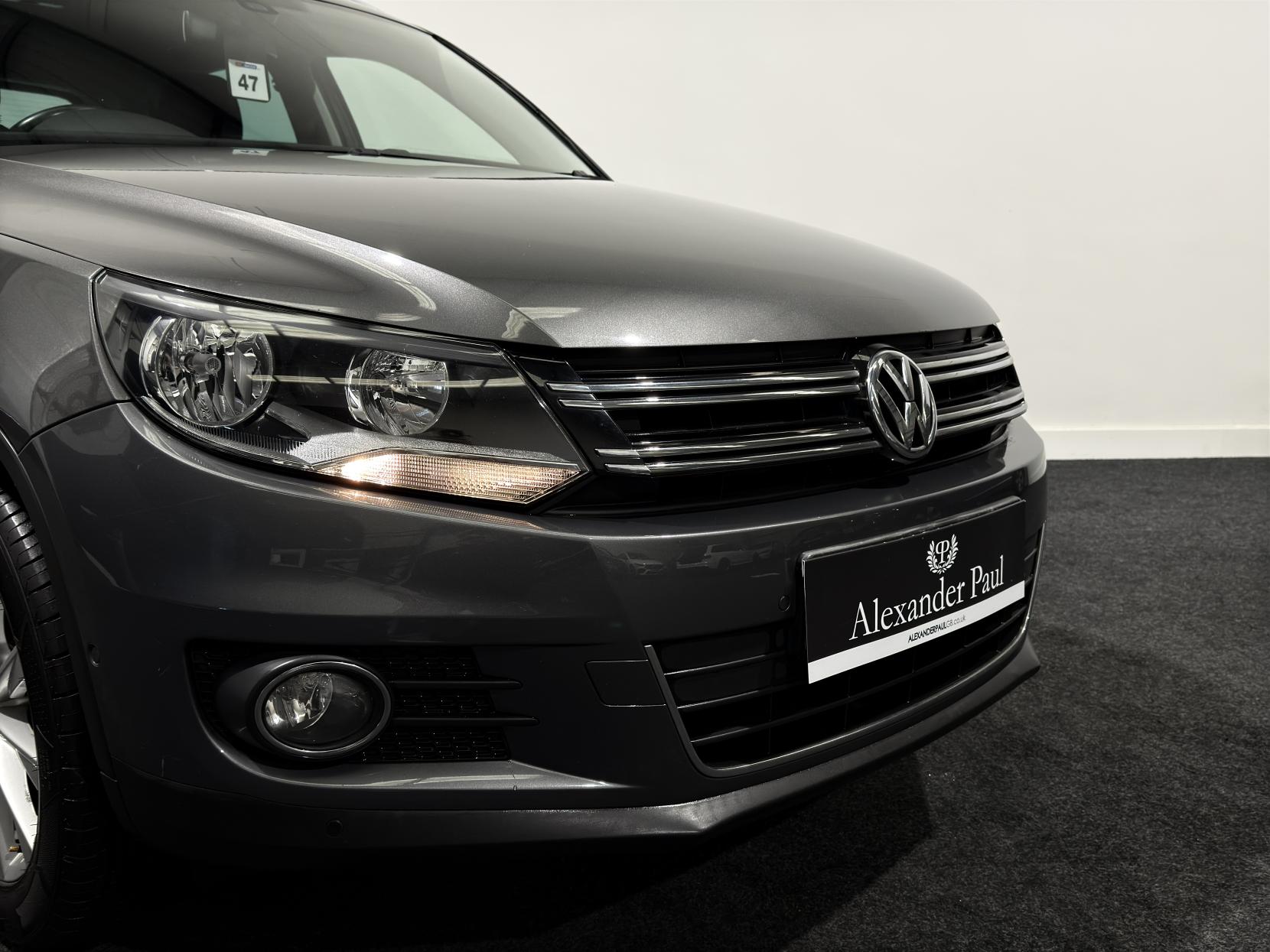 Volkswagen Tiguan 2.0 TDI BlueMotion Tech SE SUV 5dr Diesel Manual 2WD Euro 5 (s/s) (140 ps)