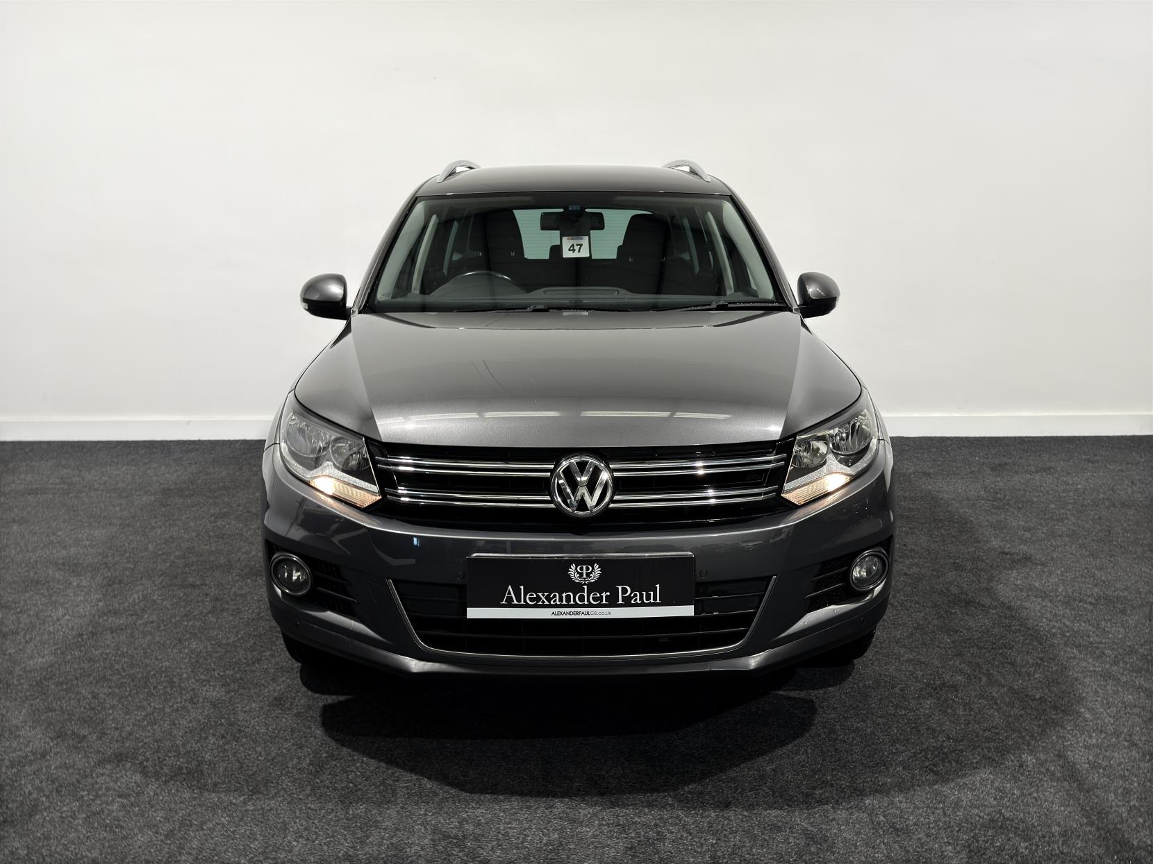 Volkswagen Tiguan 2.0 TDI BlueMotion Tech SE SUV 5dr Diesel Manual 2WD Euro 5 (s/s) (140 ps)