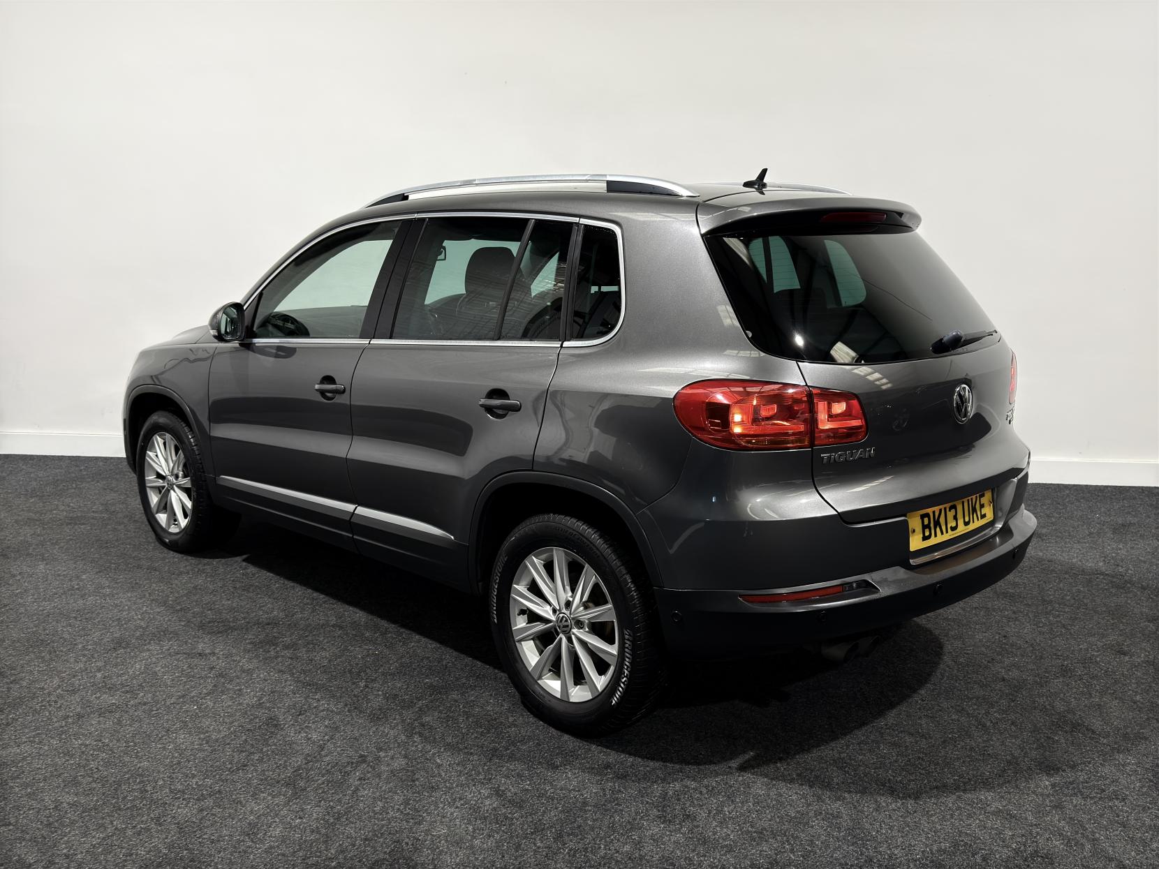 Volkswagen Tiguan 2.0 TDI BlueMotion Tech SE SUV 5dr Diesel Manual 2WD Euro 5 (s/s) (140 ps)