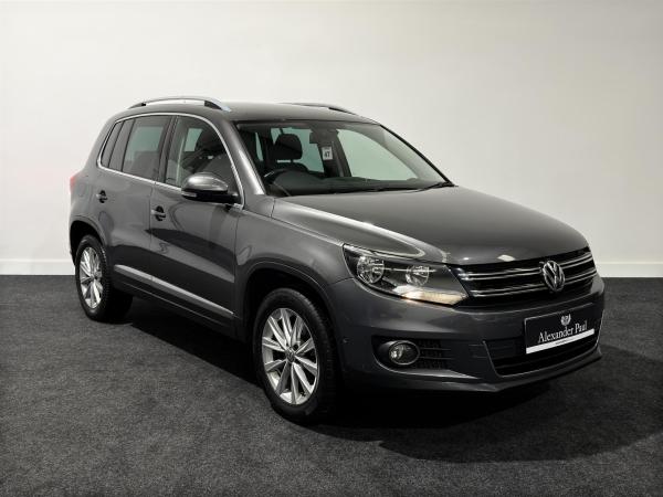 Volkswagen Tiguan 2.0 TDI BlueMotion Tech SE SUV 5dr Diesel Manual 2WD Euro 5 (s/s) (140 ps)