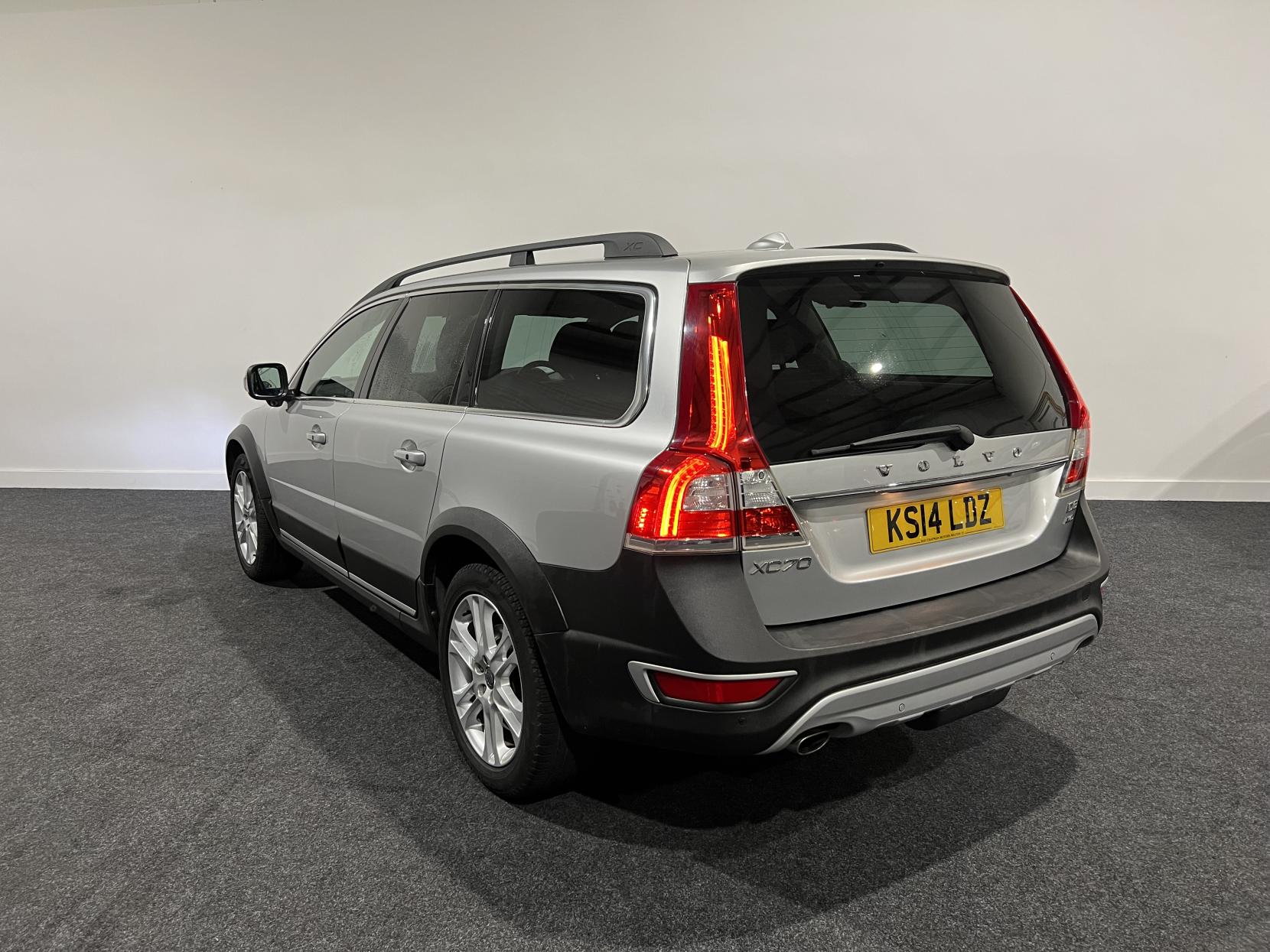 Volvo XC70 2.4 D5 SE Lux Estate 5dr Diesel Geartronic AWD Euro 5 (215 ps)