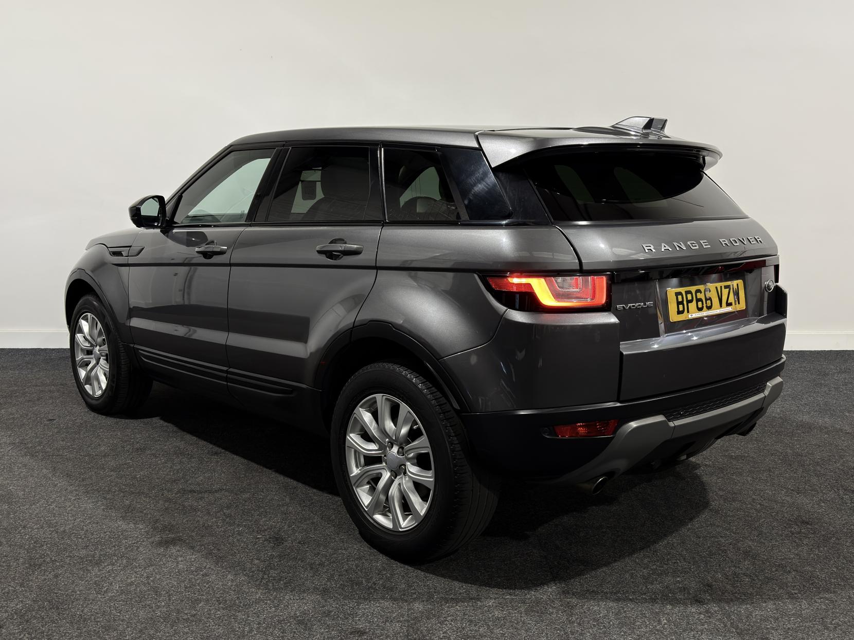 Land Rover Range Rover Evoque 2.0 TD4 SE Tech SUV 5dr Diesel Manual 4WD Euro 6 (s/s) (180 ps)