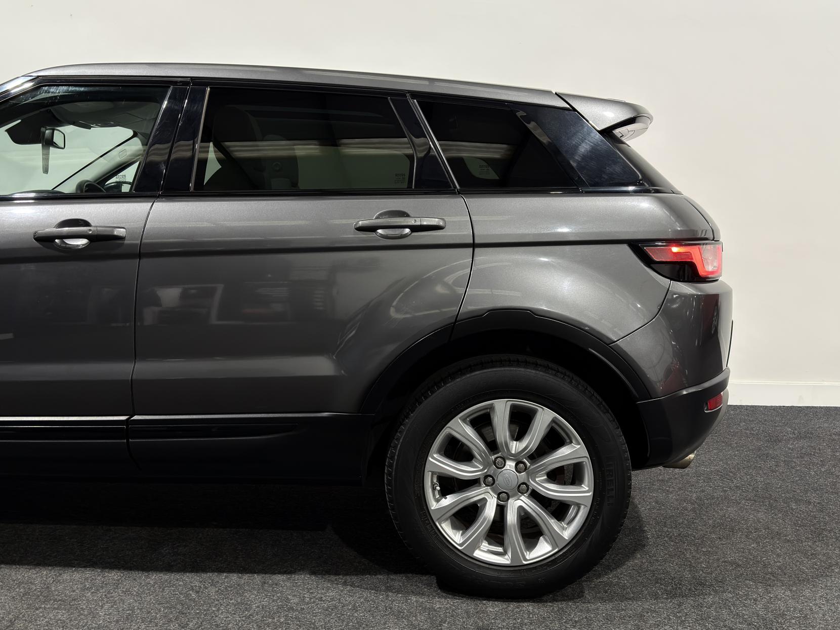 Land Rover Range Rover Evoque 2.0 TD4 SE Tech SUV 5dr Diesel Manual 4WD Euro 6 (s/s) (180 ps)