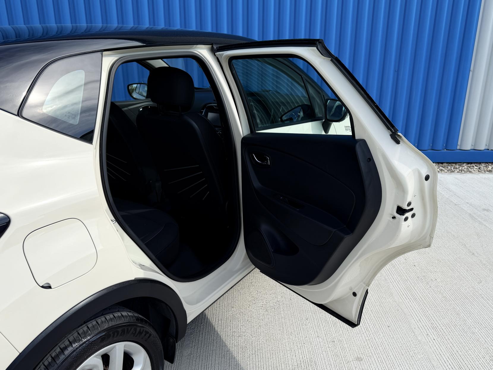 Renault Captur 1.5 dCi Dynamique MediaNav SUV 5dr Diesel EDC Euro 5 (90 ps)