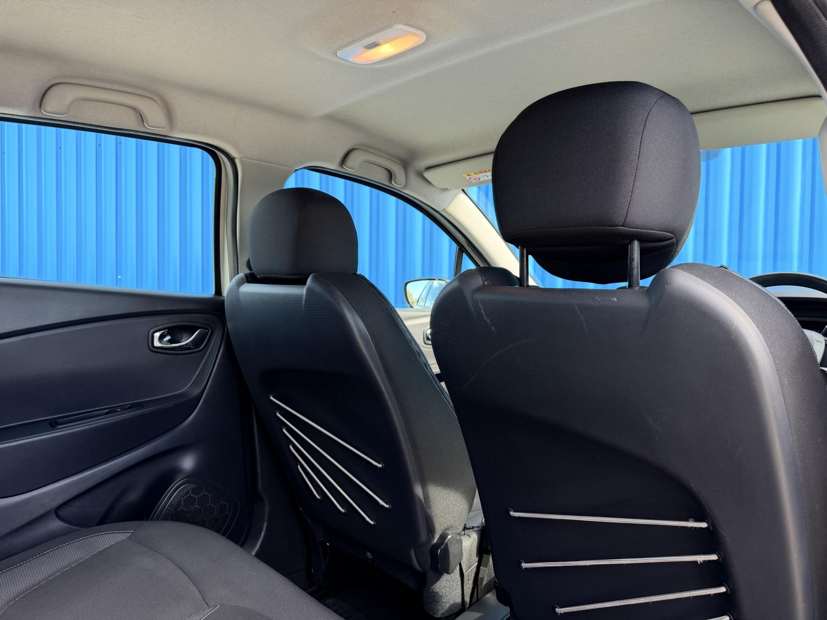 Renault Captur 1.5 dCi Dynamique MediaNav SUV 5dr Diesel EDC Euro 5 (90 ps)