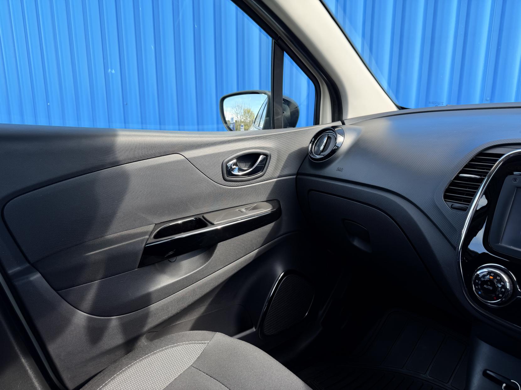 Renault Captur 1.5 dCi Dynamique MediaNav SUV 5dr Diesel EDC Euro 5 (90 ps)