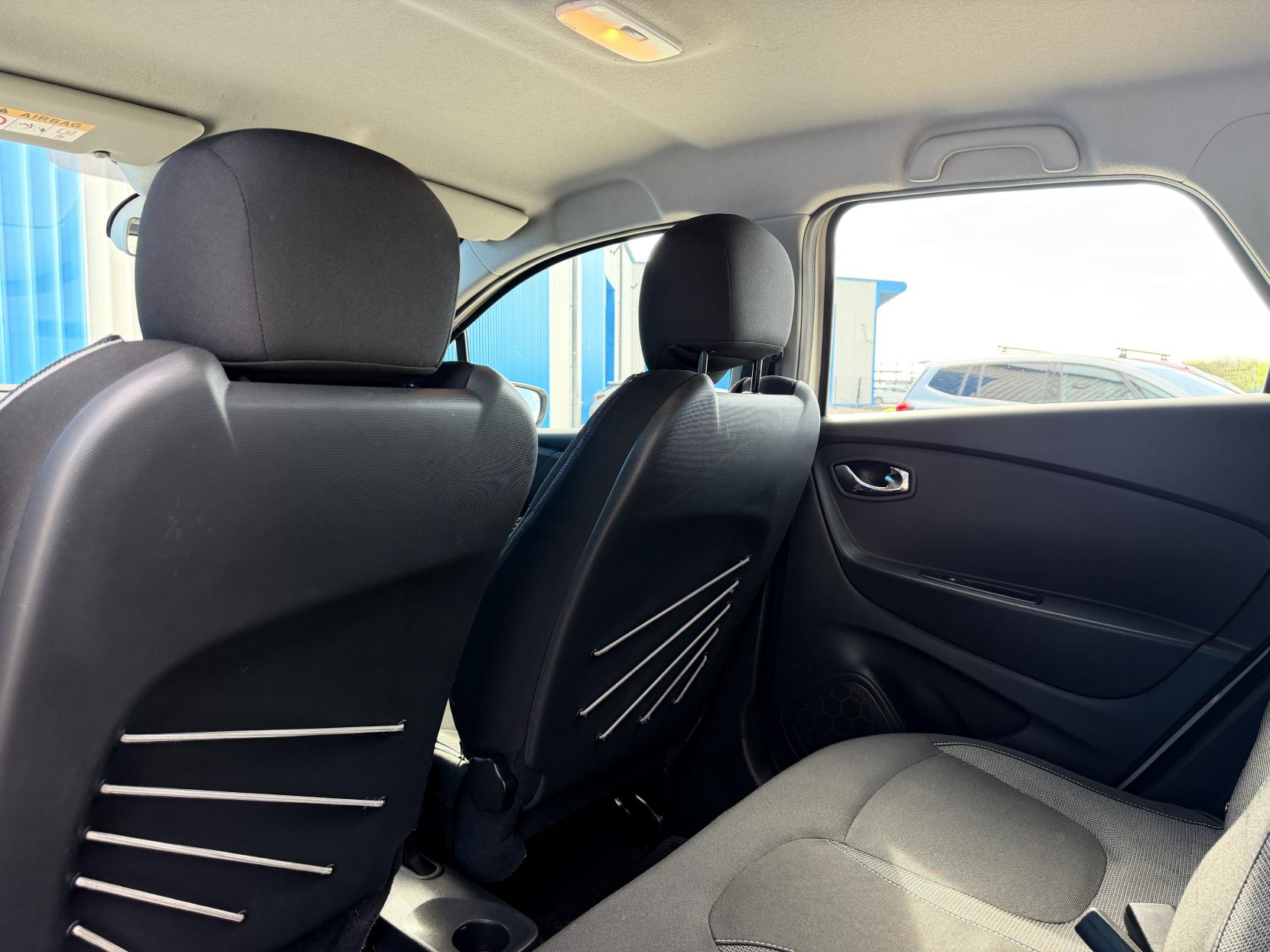 Renault Captur 1.5 dCi Dynamique MediaNav SUV 5dr Diesel EDC Euro 5 (90 ps)