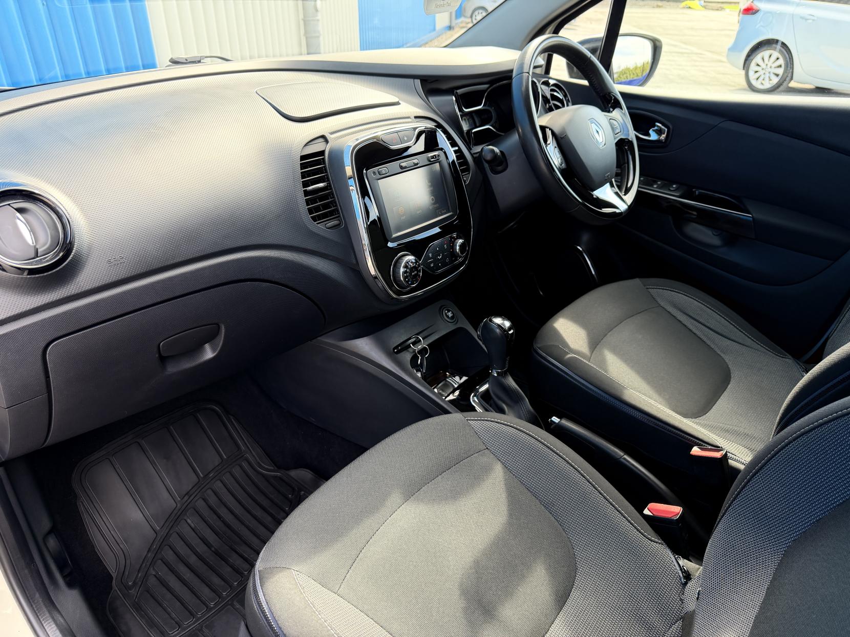 Renault Captur 1.5 dCi Dynamique MediaNav SUV 5dr Diesel EDC Euro 5 (90 ps)