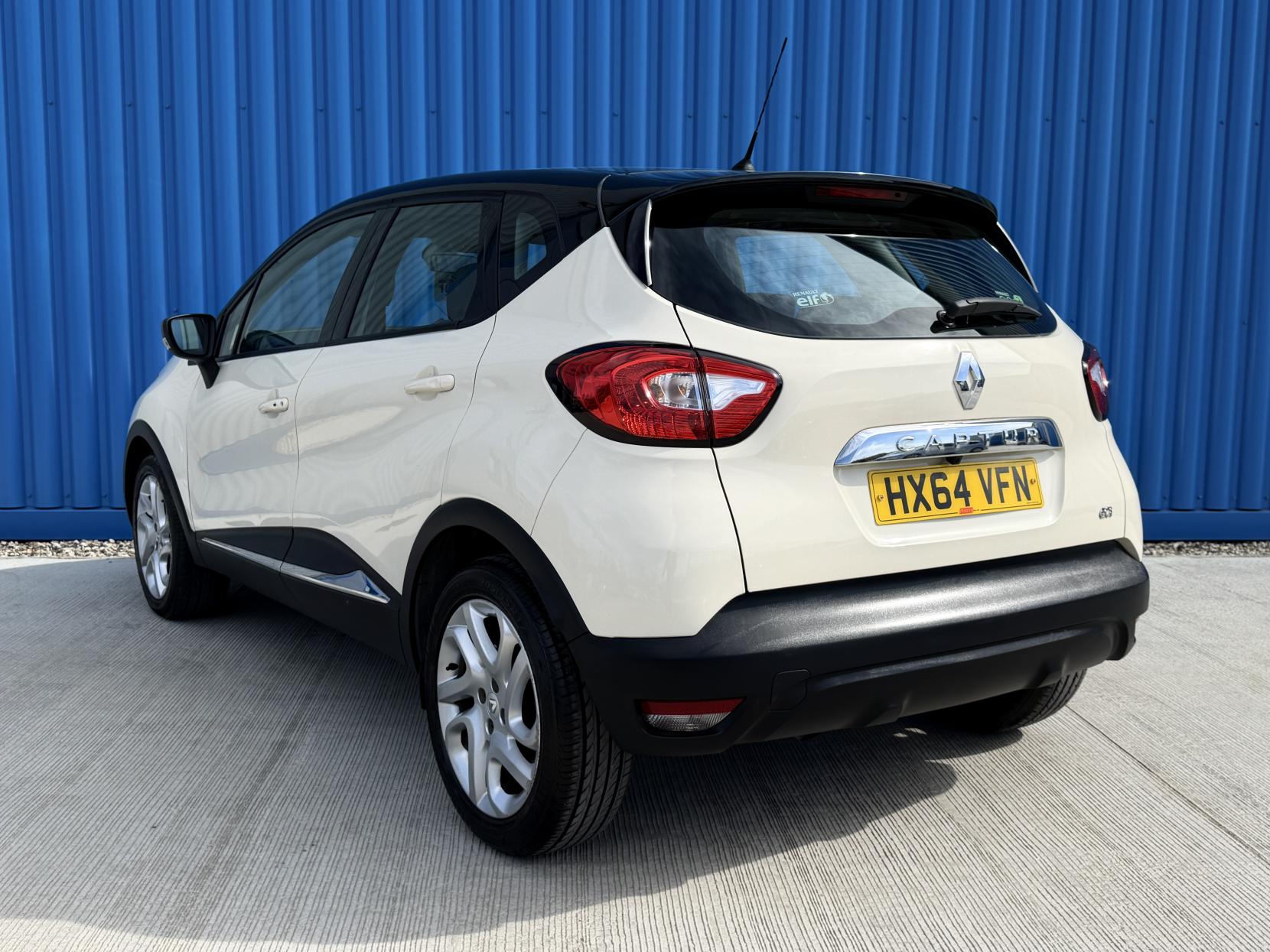 Renault Captur 1.5 dCi Dynamique MediaNav SUV 5dr Diesel EDC Euro 5 (90 ps)