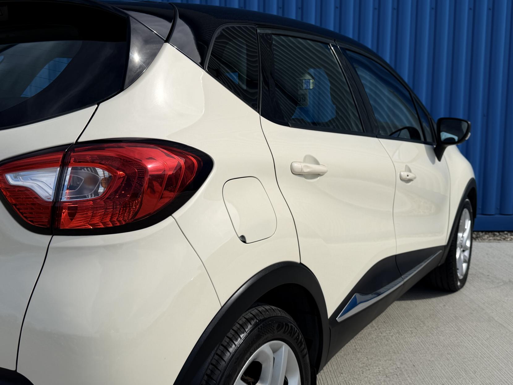 Renault Captur 1.5 dCi Dynamique MediaNav SUV 5dr Diesel EDC Euro 5 (90 ps)