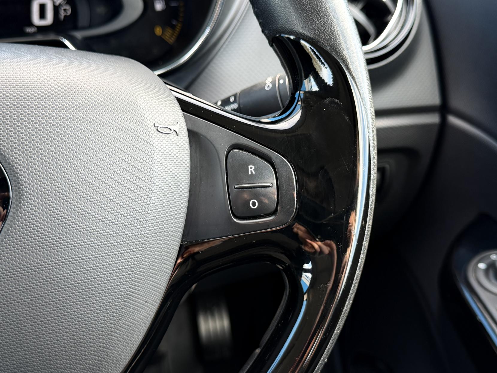 Renault Captur 1.5 dCi Dynamique MediaNav SUV 5dr Diesel EDC Euro 5 (90 ps)