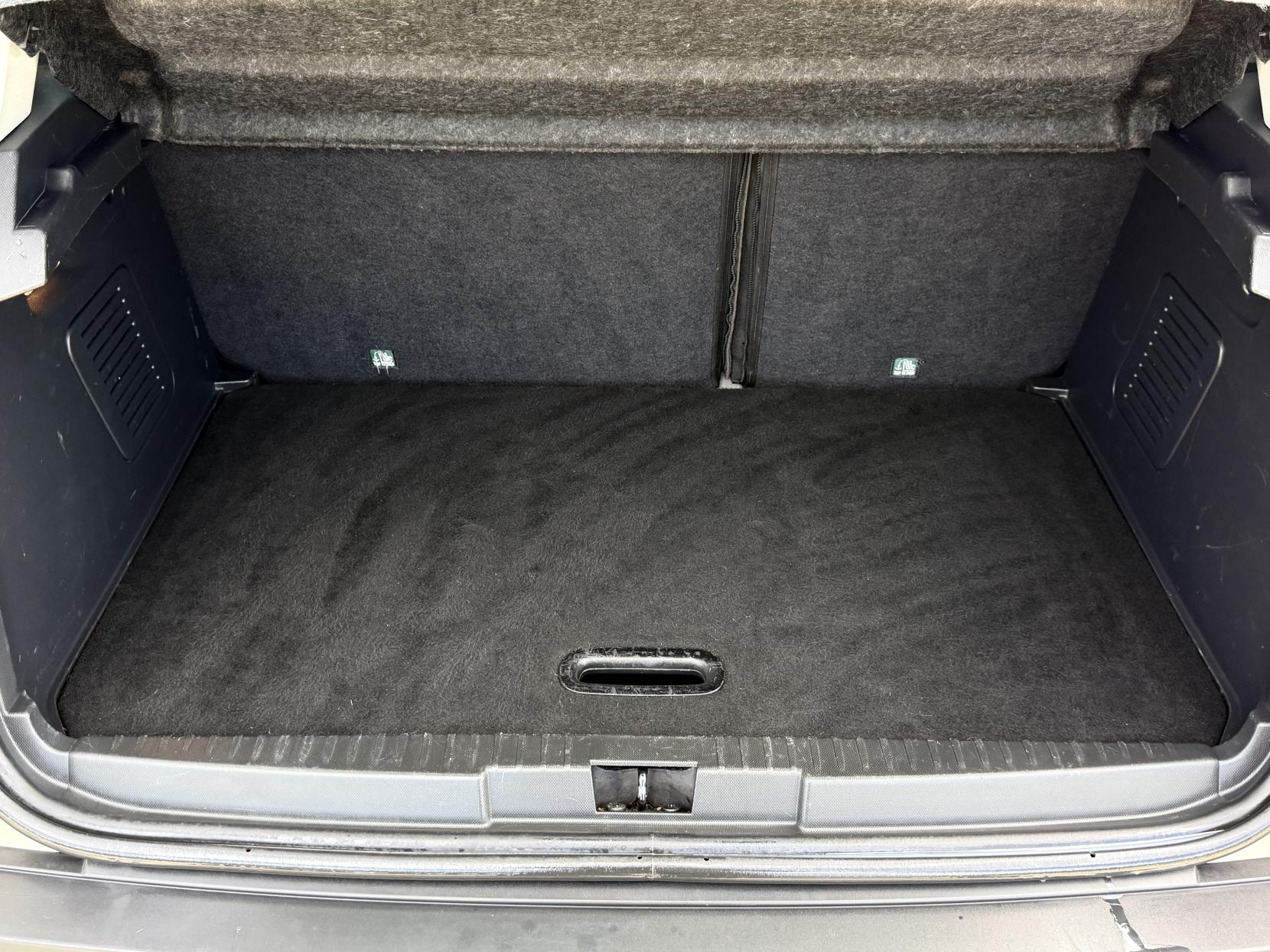 Renault Captur 1.5 dCi Dynamique MediaNav SUV 5dr Diesel EDC Euro 5 (90 ps)