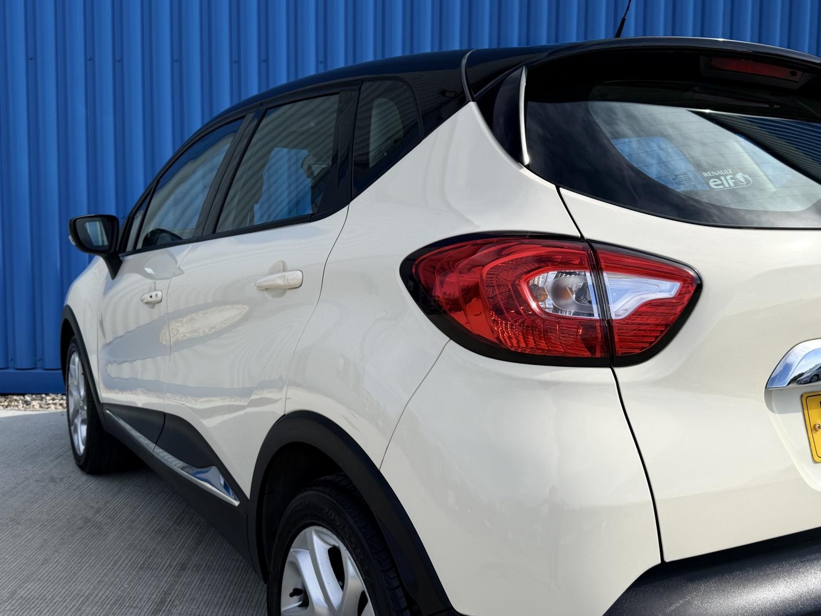 Renault Captur 1.5 dCi Dynamique MediaNav SUV 5dr Diesel EDC Euro 5 (90 ps)