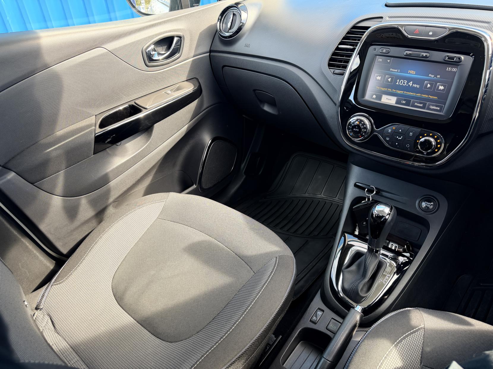 Renault Captur 1.5 dCi Dynamique MediaNav SUV 5dr Diesel EDC Euro 5 (90 ps)