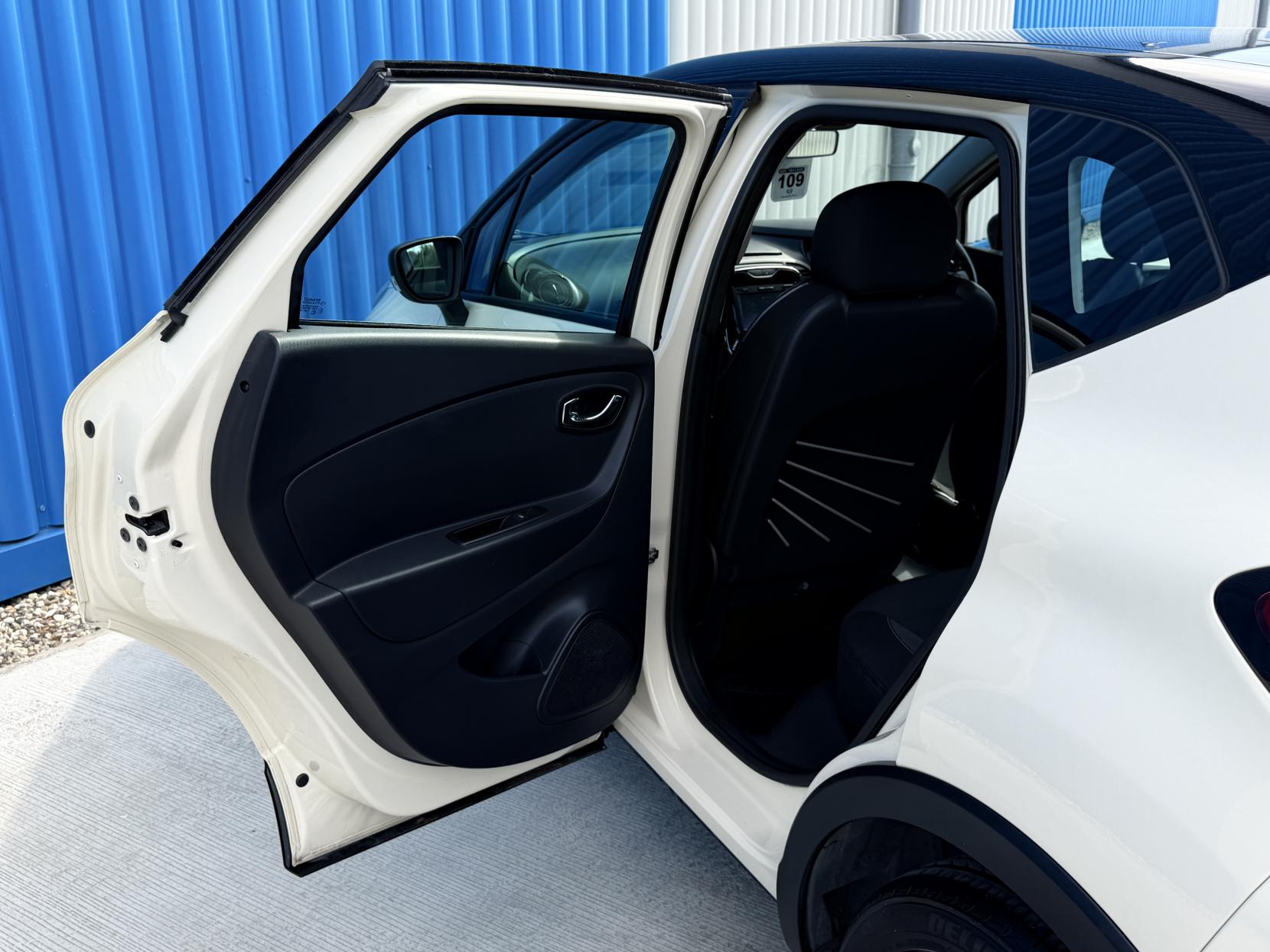 Renault Captur 1.5 dCi Dynamique MediaNav SUV 5dr Diesel EDC Euro 5 (90 ps)