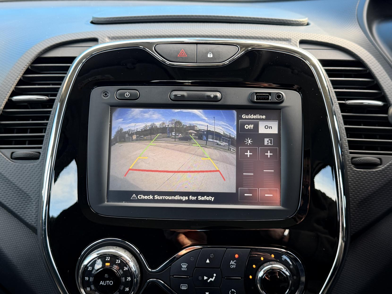 Renault Captur 1.5 dCi Dynamique MediaNav SUV 5dr Diesel EDC Euro 5 (90 ps)