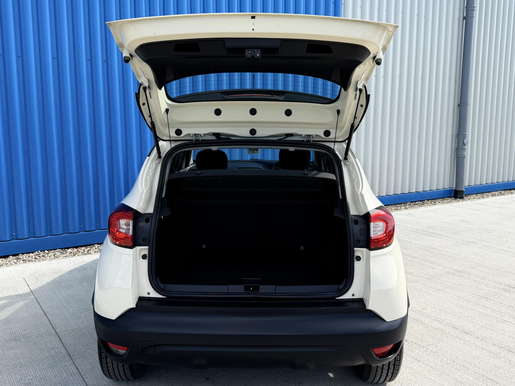 Renault Captur 1.5 dCi Dynamique MediaNav SUV 5dr Diesel EDC Euro 5 (90 ps)