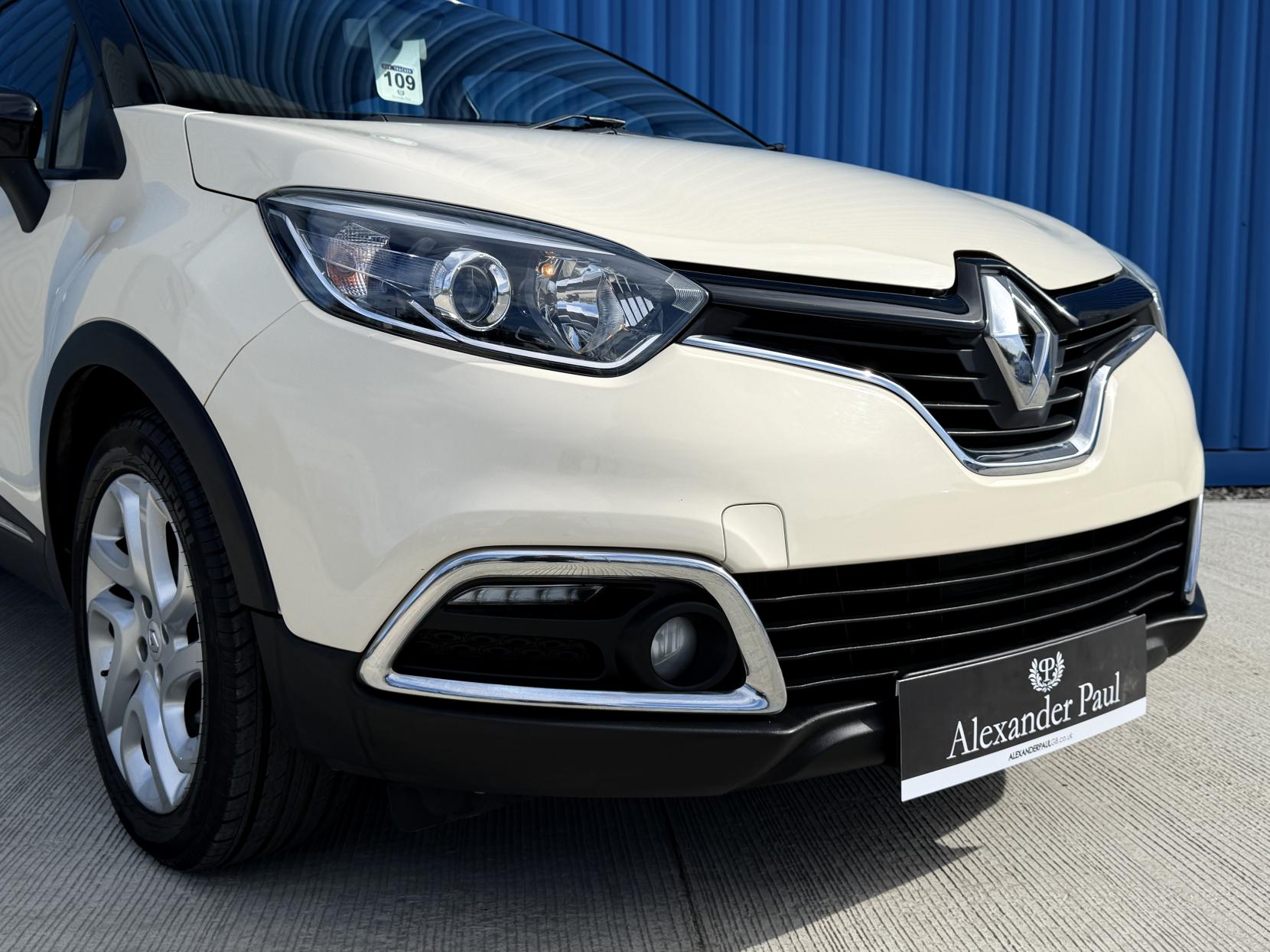 Renault Captur 1.5 dCi Dynamique MediaNav SUV 5dr Diesel EDC Euro 5 (90 ps)
