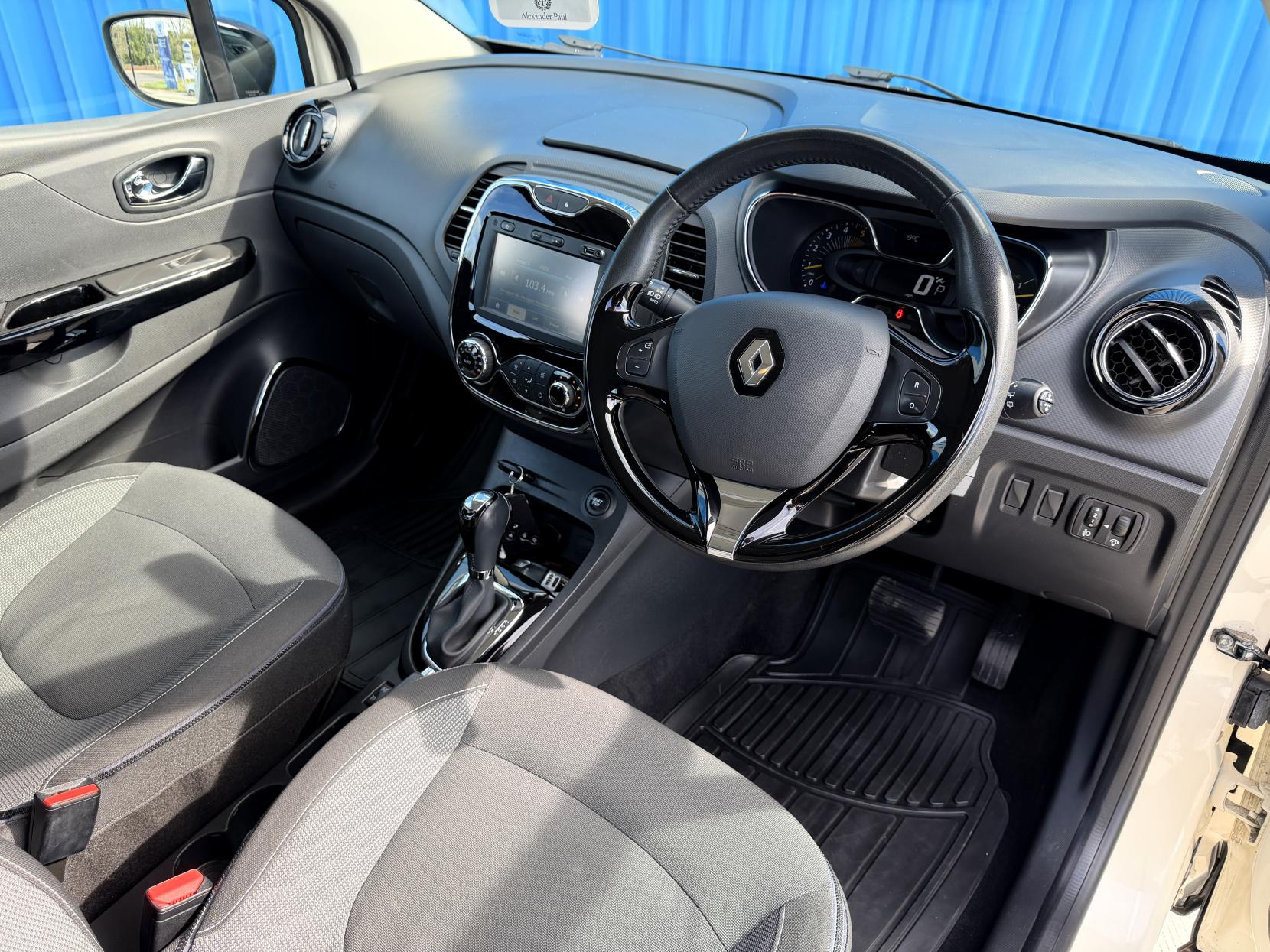 Renault Captur 1.5 dCi Dynamique MediaNav SUV 5dr Diesel EDC Euro 5 (90 ps)