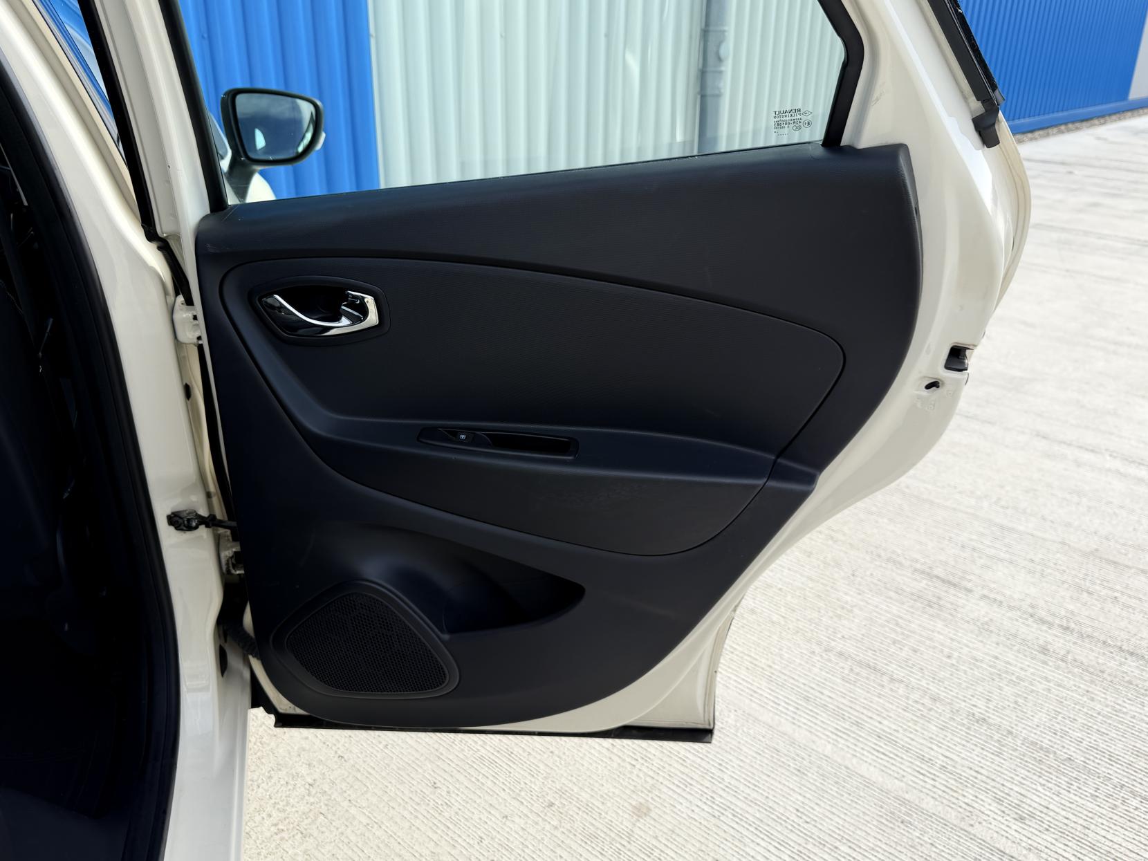 Renault Captur 1.5 dCi Dynamique MediaNav SUV 5dr Diesel EDC Euro 5 (90 ps)