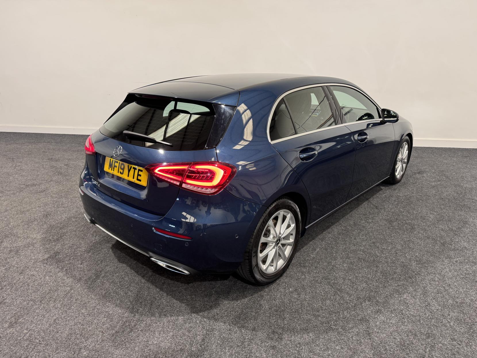 Mercedes-Benz A Class 1.5 A180d Sport (Executive) Hatchback 5dr Diesel 7G-DCT Euro 6 (s/s) (116 ps)