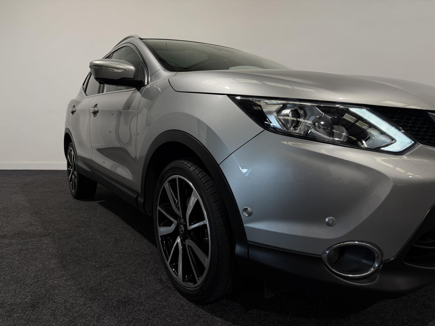 Nissan Qashqai 1.6 dCi Tekna SUV 5dr Diesel Manual 2WD Euro 5 (s/s) (130 ps)