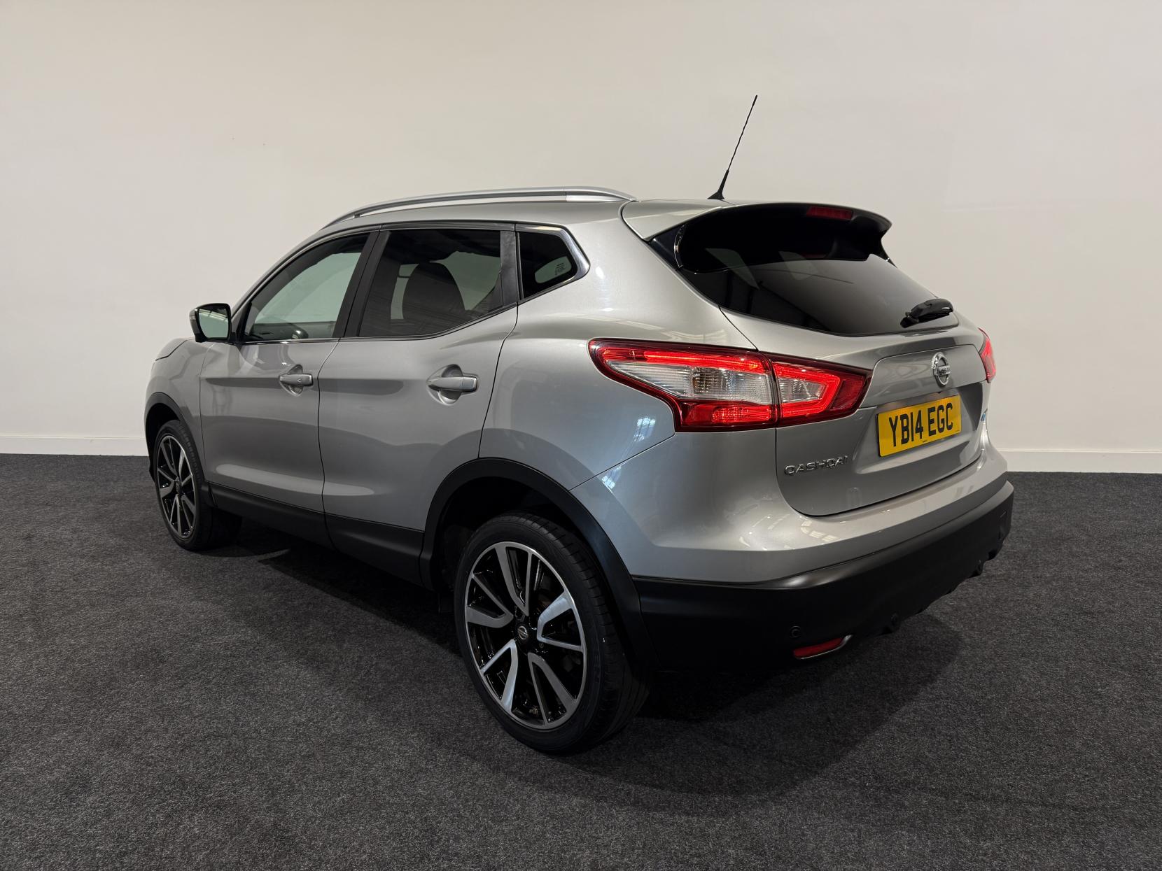 Nissan Qashqai 1.6 dCi Tekna SUV 5dr Diesel Manual 2WD Euro 5 (s/s) (130 ps)