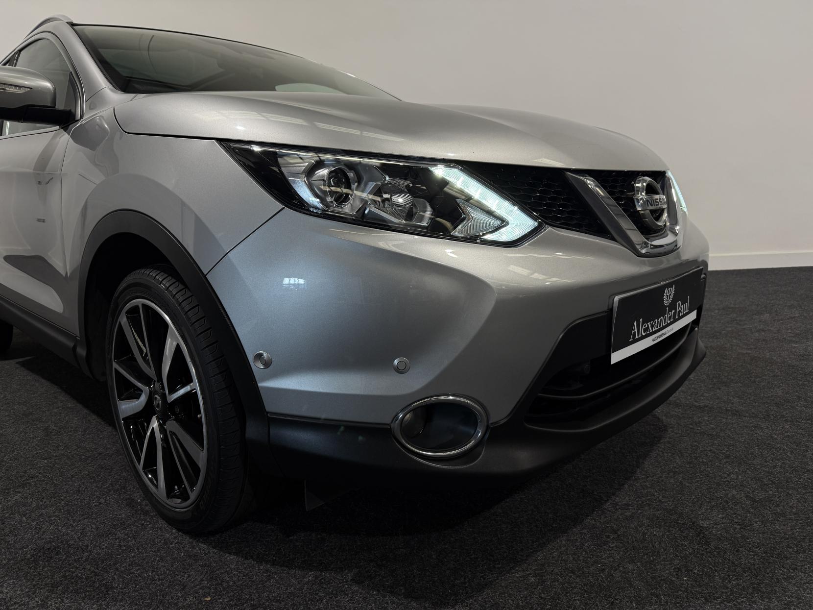 Nissan Qashqai 1.6 dCi Tekna SUV 5dr Diesel Manual 2WD Euro 5 (s/s) (130 ps)