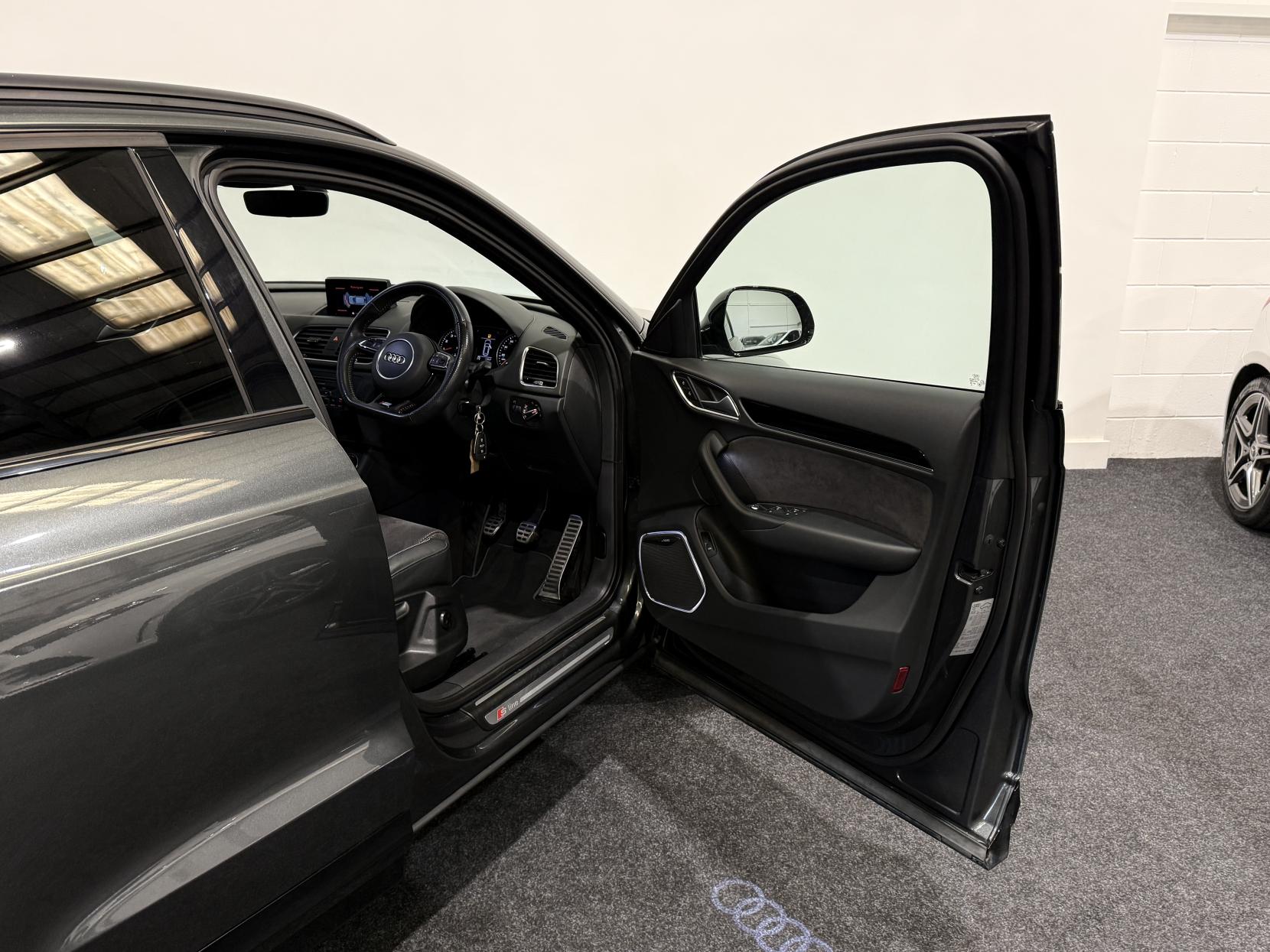 Audi Q3 1.4 TFSI CoD Black Edition SUV 5dr Petrol Manual Euro 6 (s/s) (150 ps)