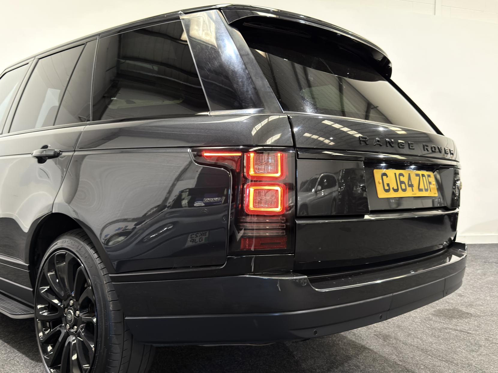 Land Rover Range Rover 3.0 TD V6 Vogue SE SUV 5dr Diesel Auto 4WD Euro 5 (s/s) (258 ps)