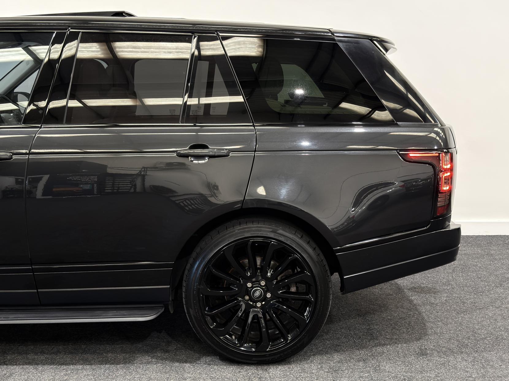 Land Rover Range Rover 3.0 TD V6 Vogue SE SUV 5dr Diesel Auto 4WD Euro 5 (s/s) (258 ps)