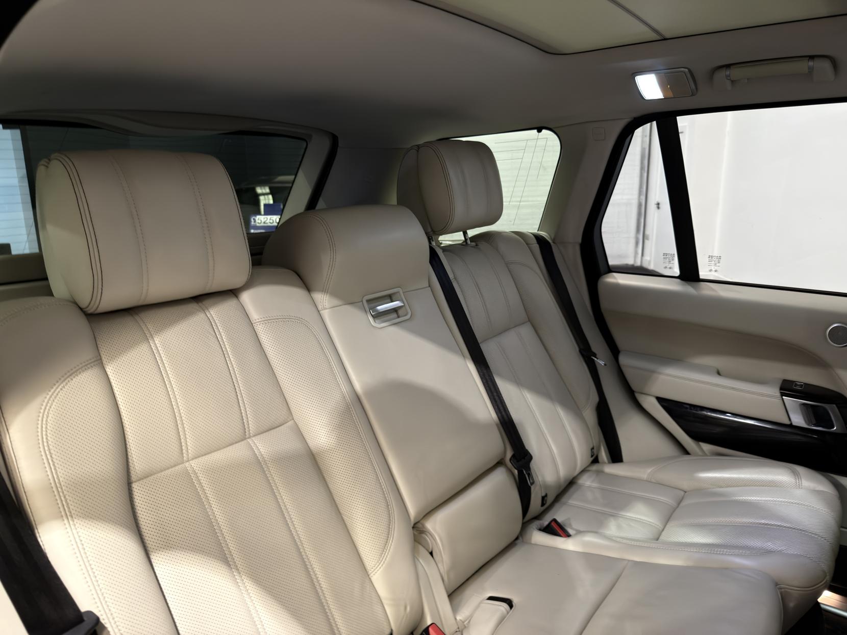 Land Rover Range Rover 3.0 TD V6 Vogue SE SUV 5dr Diesel Auto 4WD Euro 5 (s/s) (258 ps)