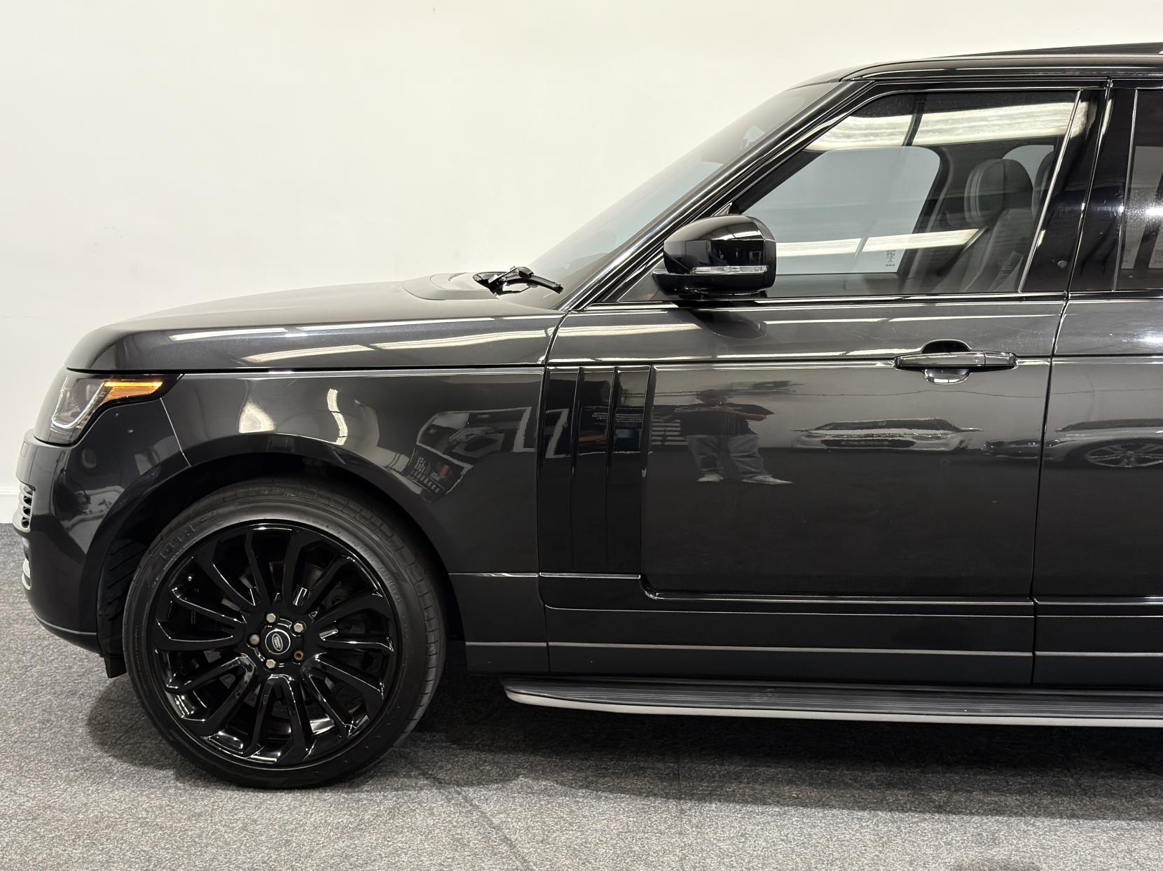 Land Rover Range Rover 3.0 TD V6 Vogue SE SUV 5dr Diesel Auto 4WD Euro 5 (s/s) (258 ps)