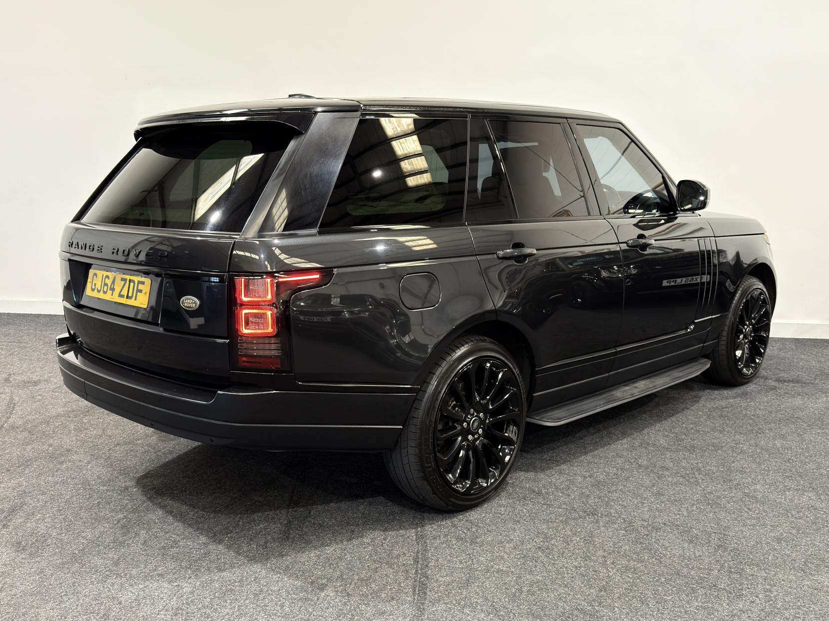 Land Rover Range Rover 3.0 TD V6 Vogue SE SUV 5dr Diesel Auto 4WD Euro 5 (s/s) (258 ps)