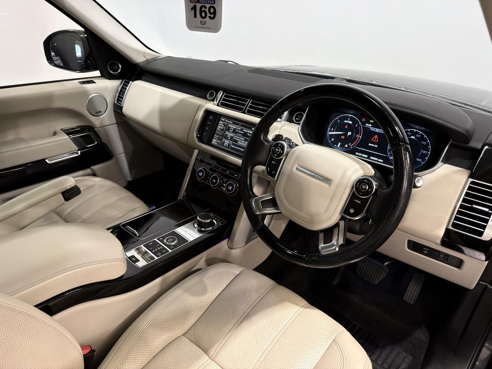 Land Rover Range Rover 3.0 TD V6 Vogue SE SUV 5dr Diesel Auto 4WD Euro 5 (s/s) (258 ps)