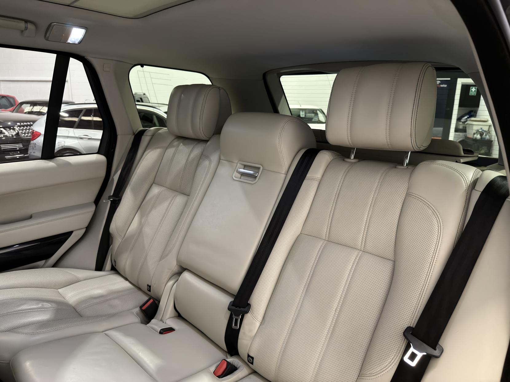 Land Rover Range Rover 3.0 TD V6 Vogue SE SUV 5dr Diesel Auto 4WD Euro 5 (s/s) (258 ps)