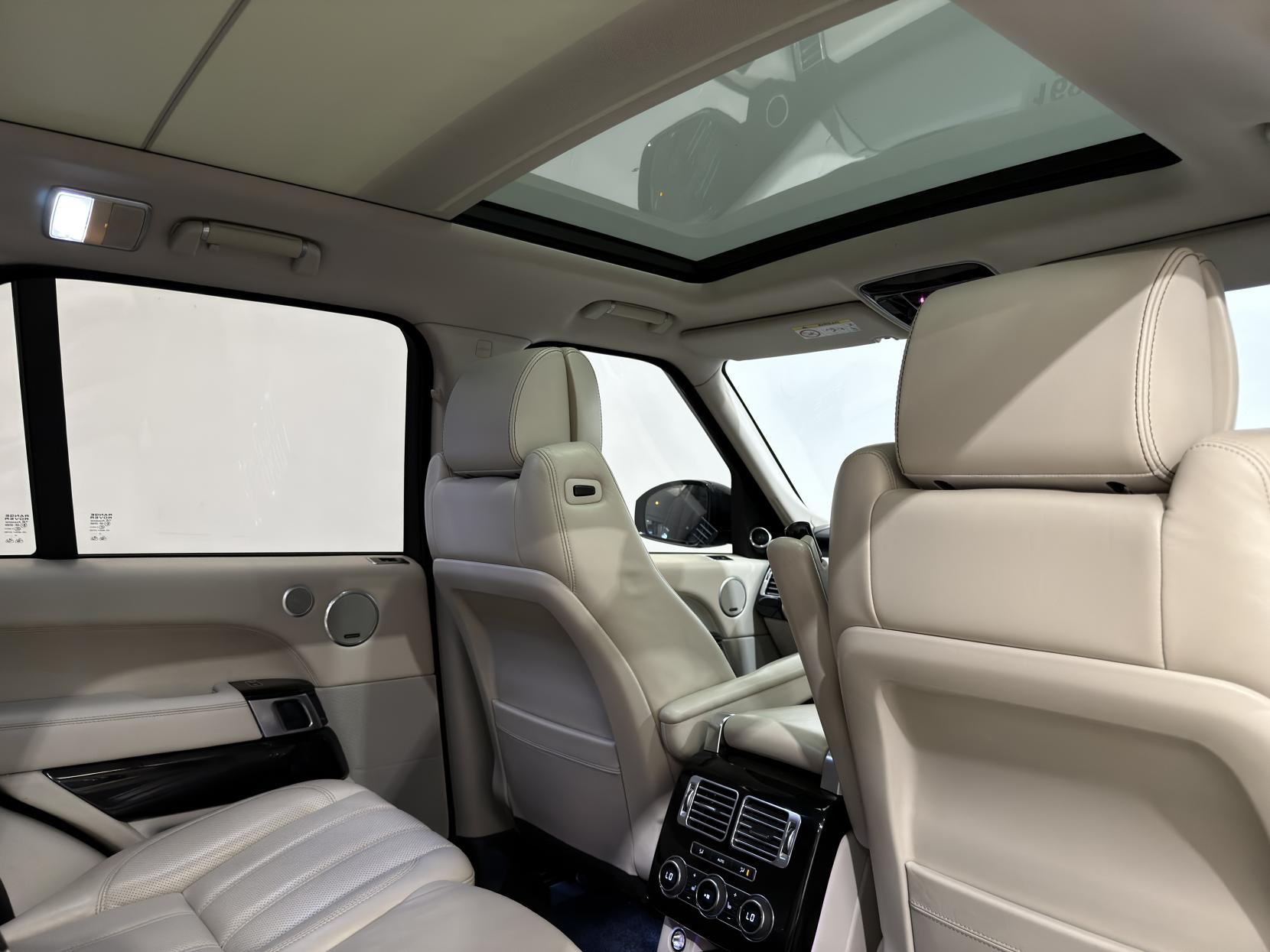 Land Rover Range Rover 3.0 TD V6 Vogue SE SUV 5dr Diesel Auto 4WD Euro 5 (s/s) (258 ps)