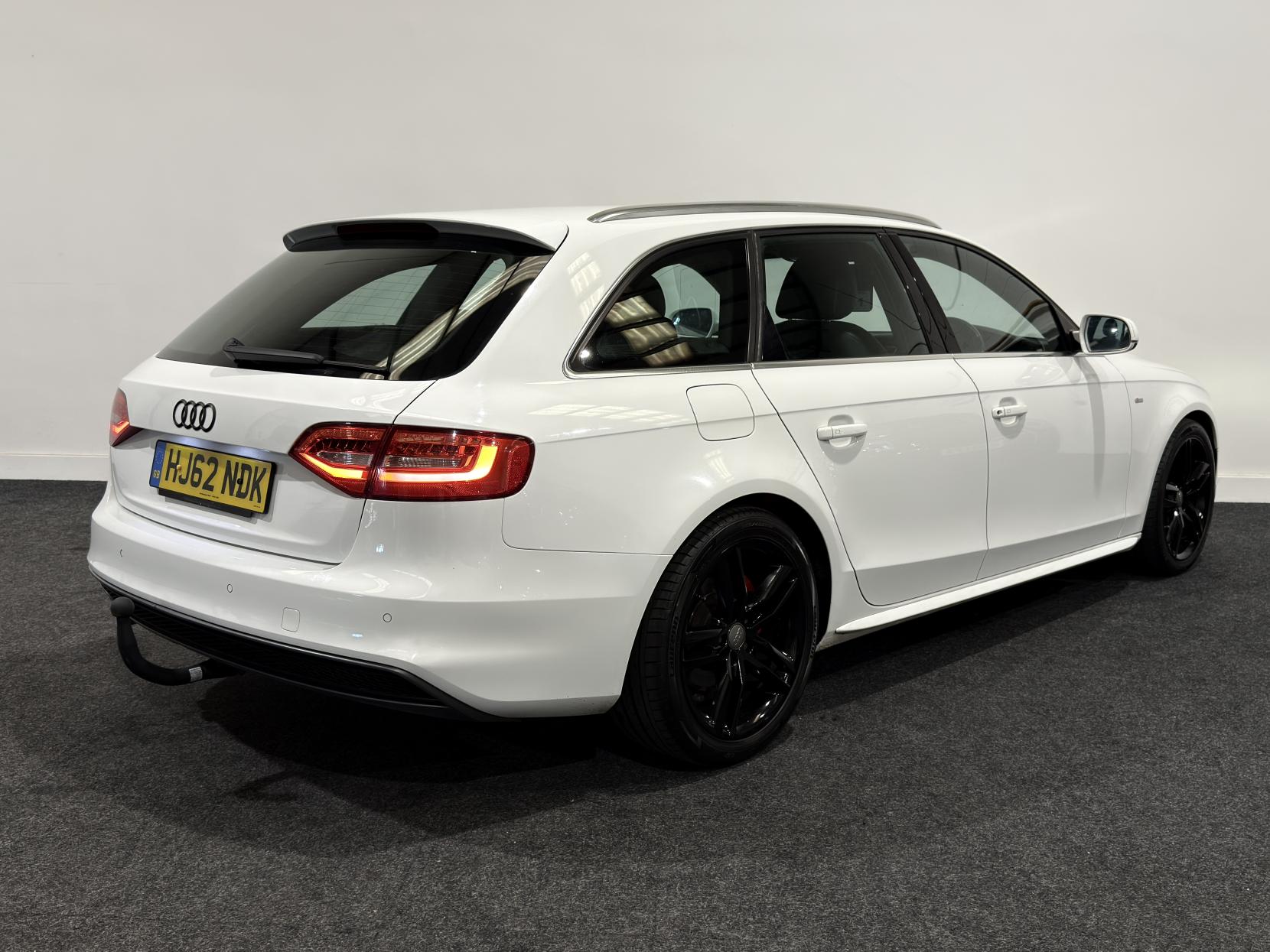 Audi A4 Avant 2.0 TDI S line Estate 5dr Diesel Manual Euro 5 (s/s) (177 ps)