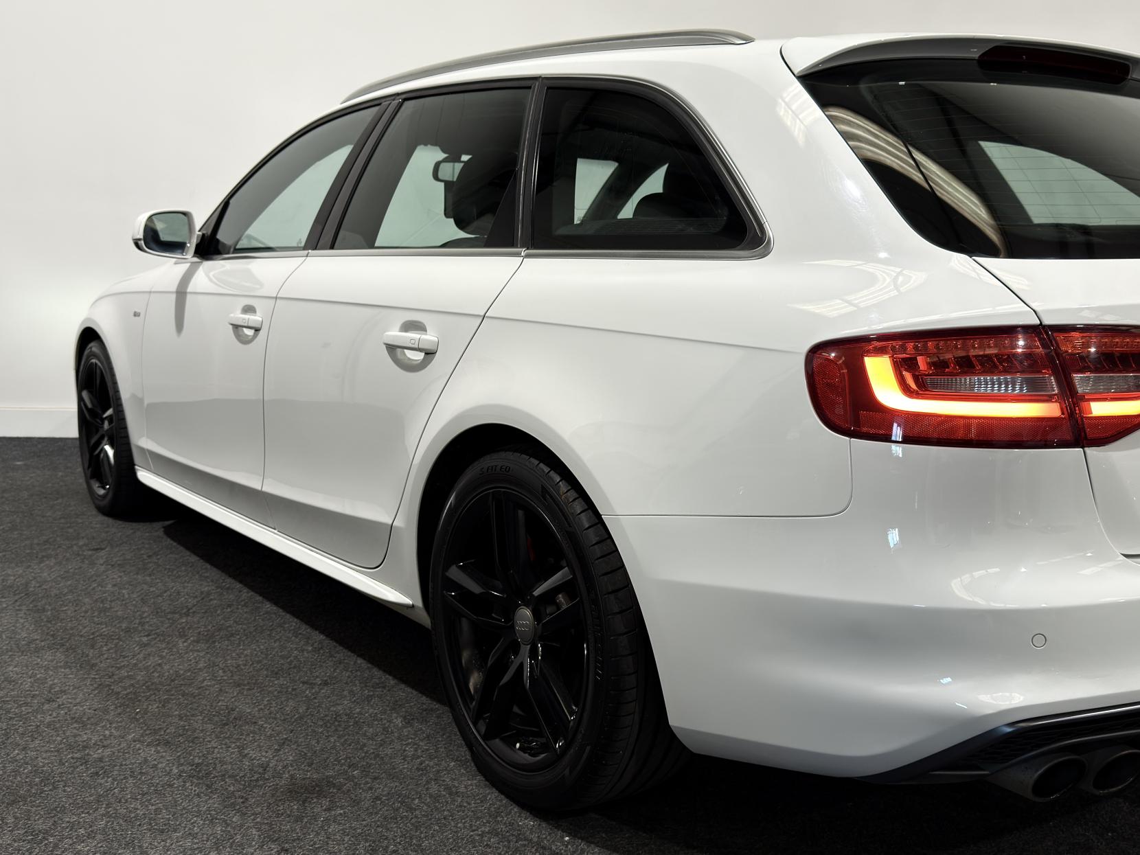 Audi A4 Avant 2.0 TDI S line Estate 5dr Diesel Manual Euro 5 (s/s) (177 ps)