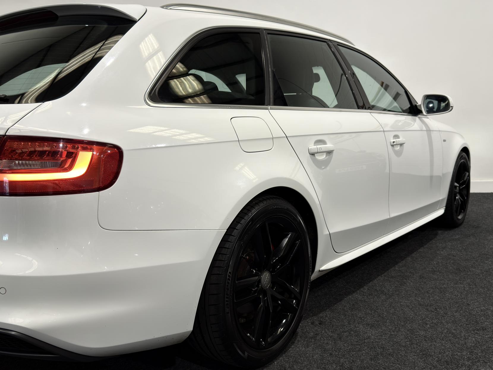Audi A4 Avant 2.0 TDI S line Estate 5dr Diesel Manual Euro 5 (s/s) (177 ps)