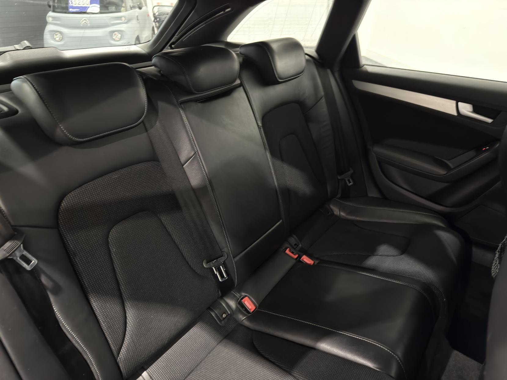 Audi A4 Avant 2.0 TDI S line Estate 5dr Diesel Manual Euro 5 (s/s) (177 ps)