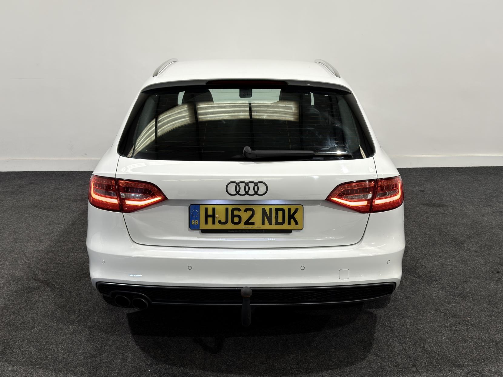 Audi A4 Avant 2.0 TDI S line Estate 5dr Diesel Manual Euro 5 (s/s) (177 ps)